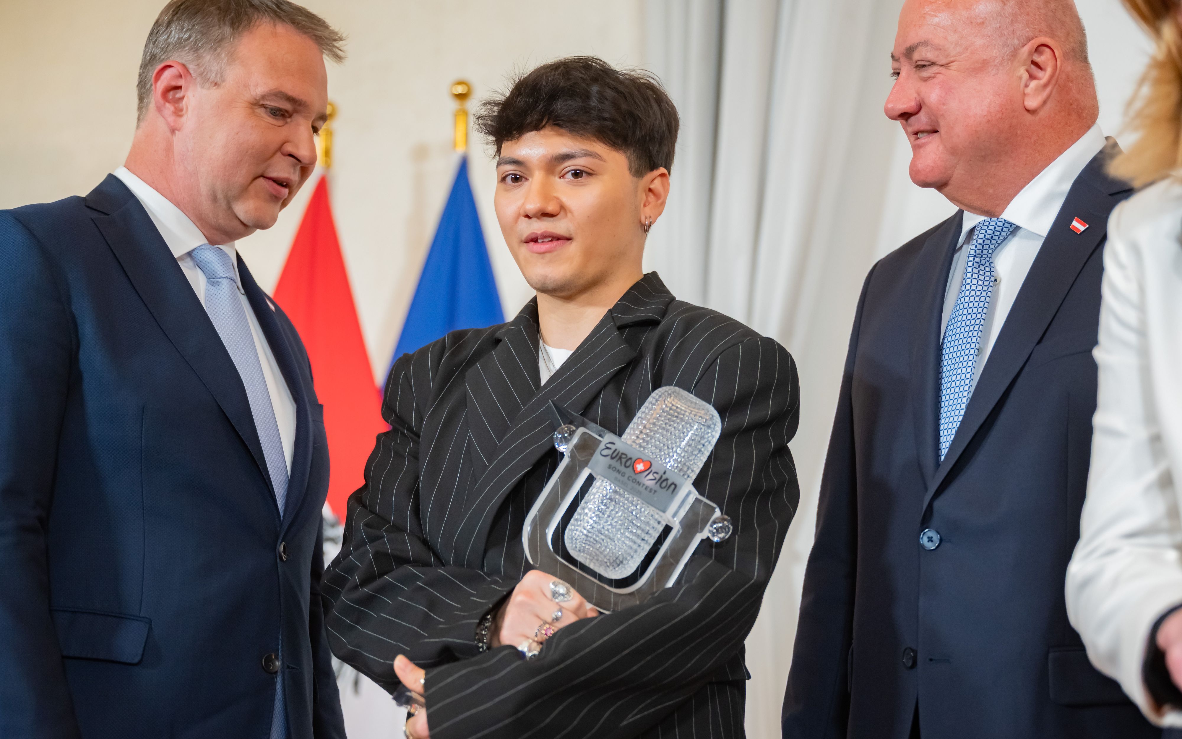 Da war die ESC-Euphorie noch ungebrochen: Vizekanzler Andreas Babler trifft JJ (Johannes Pietsch) nach dessen Song-Contest-Siegs.