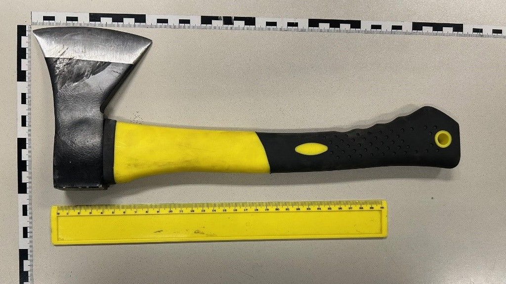 Die Polizei fand eine Axt...