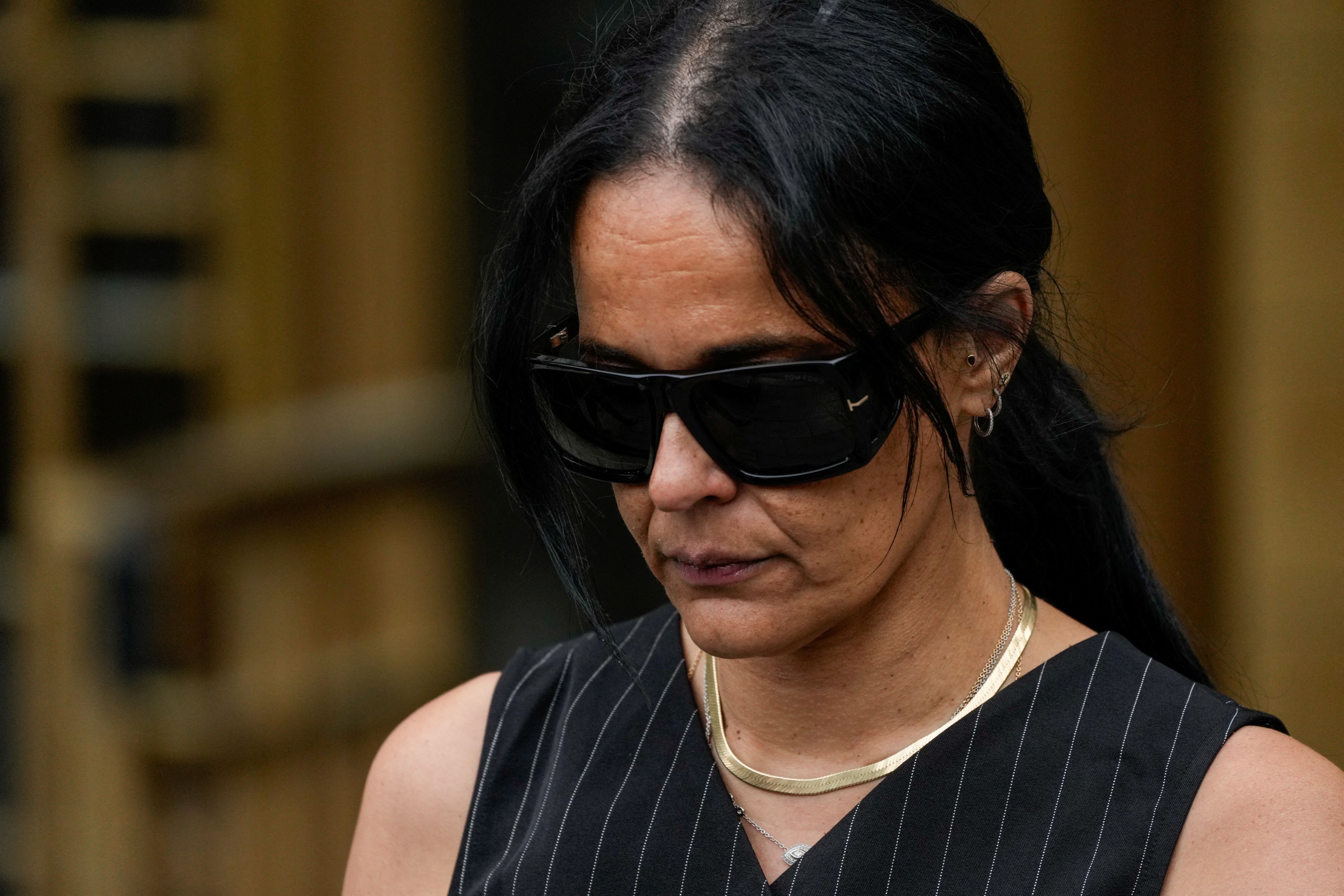 Die frühere Assistentin von Combs, Capricorn Clark, beim Verlassen des Gerichts in Manhattan nach ihrer Aussage.