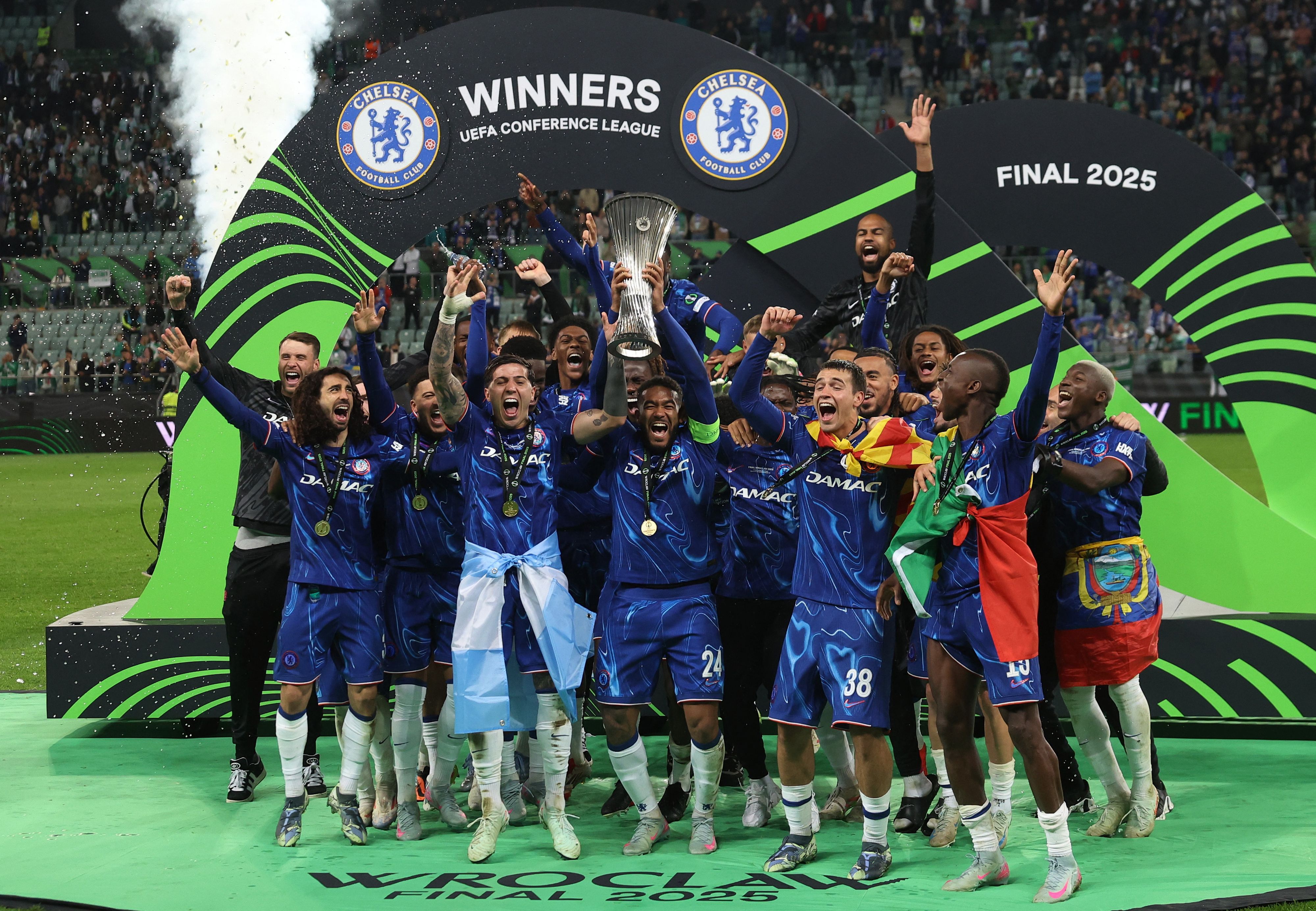 Chelsea gewinnt die Conference League 2025. 
