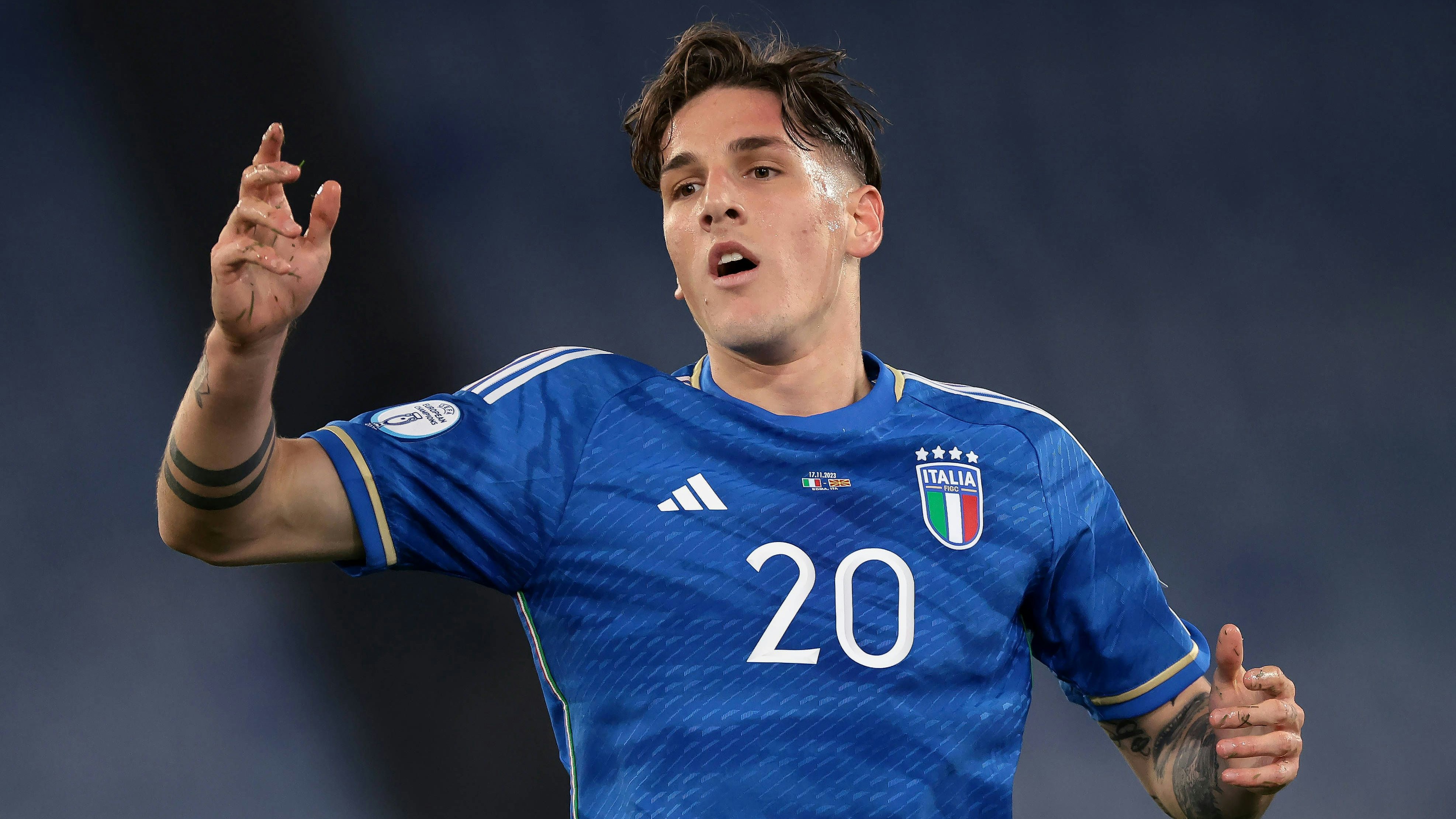 Heute.at - Nationalspieler prügelte sich und pinkelte in Kabine