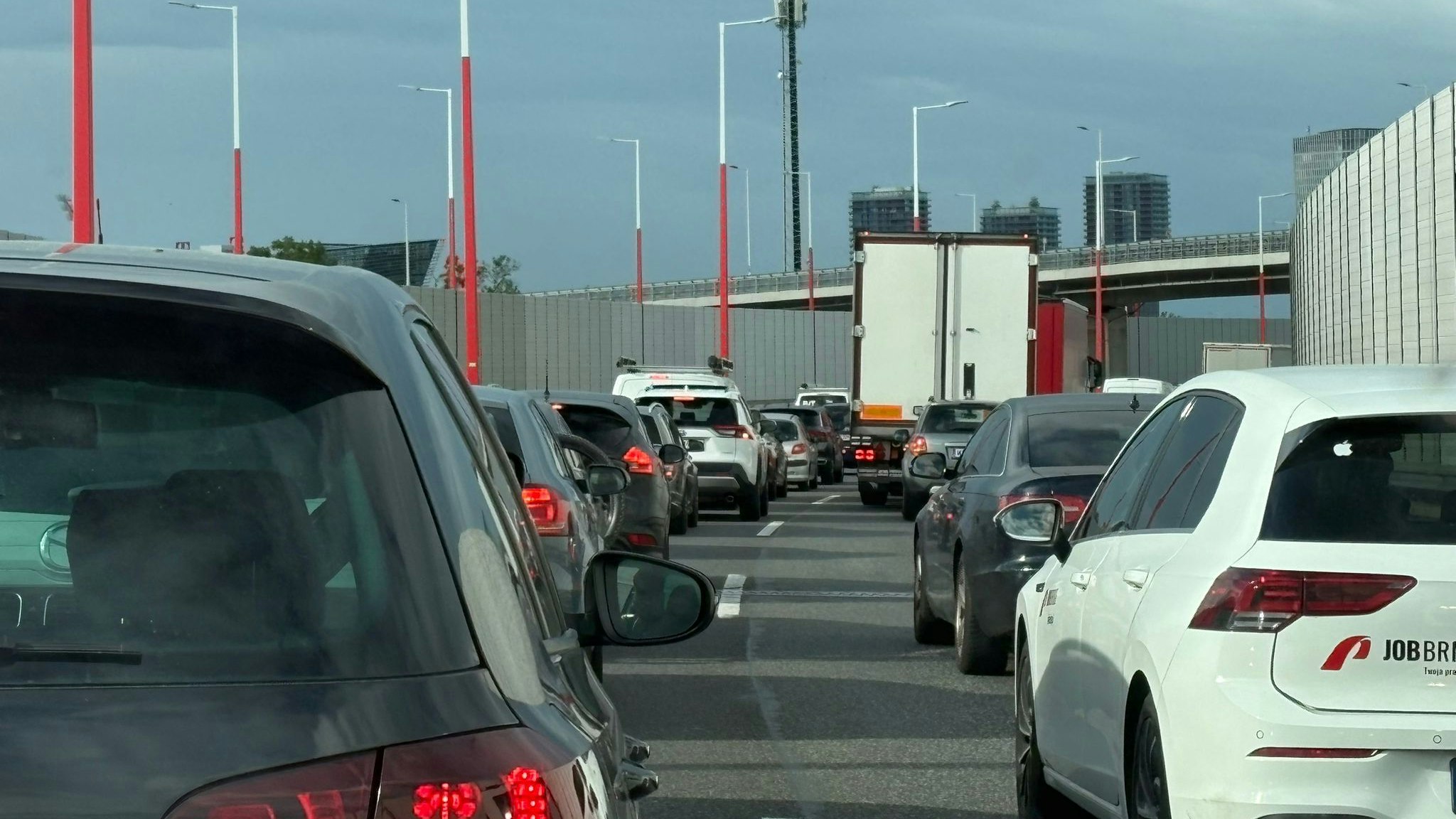 Heute.at - Baustelle auf A23 – Lage kann sich rasch zuspitzen
