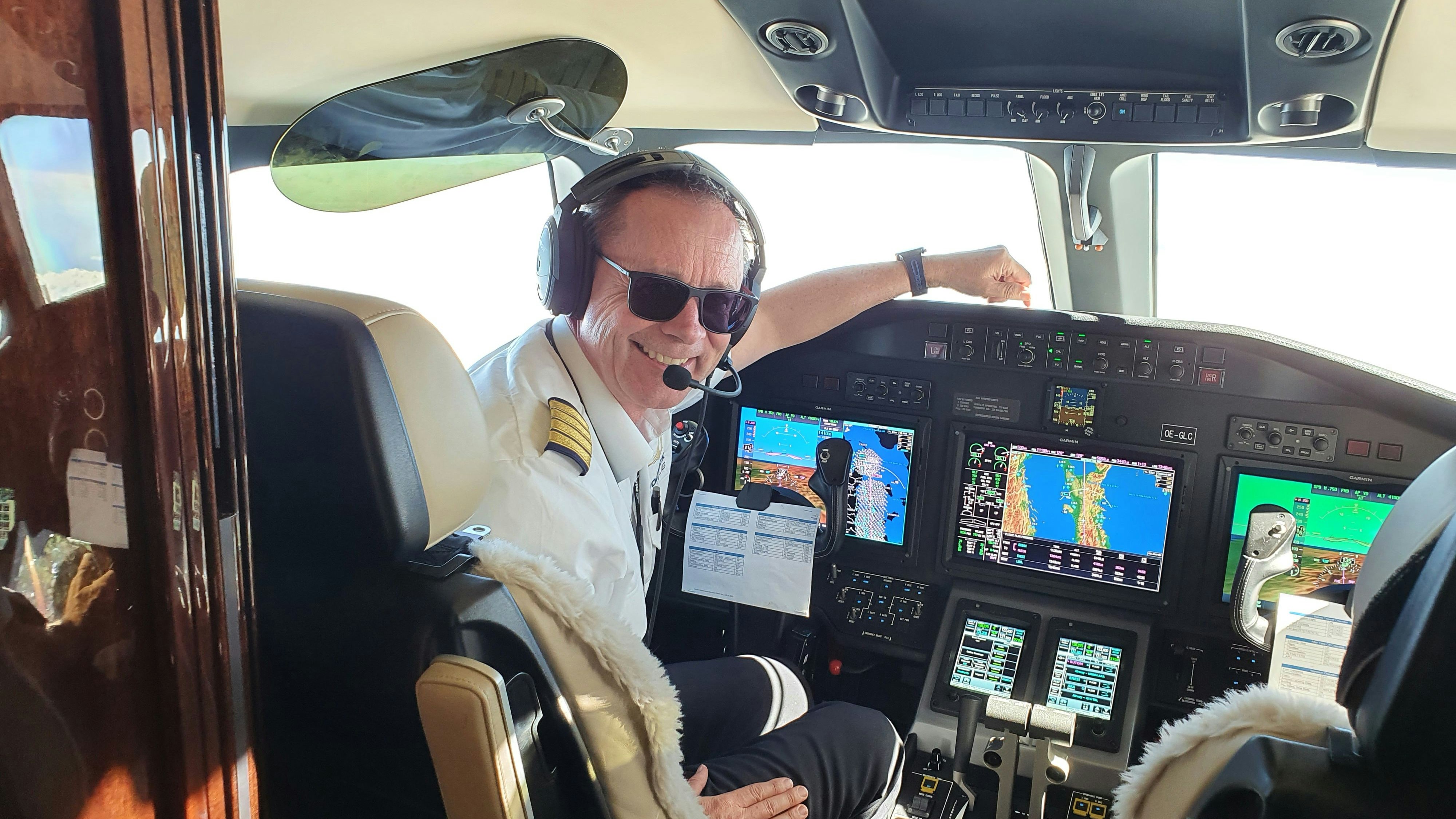 Ex-Flugkapitän Harry Gruber möchte den Leuten ihre Flugangst nehmen.