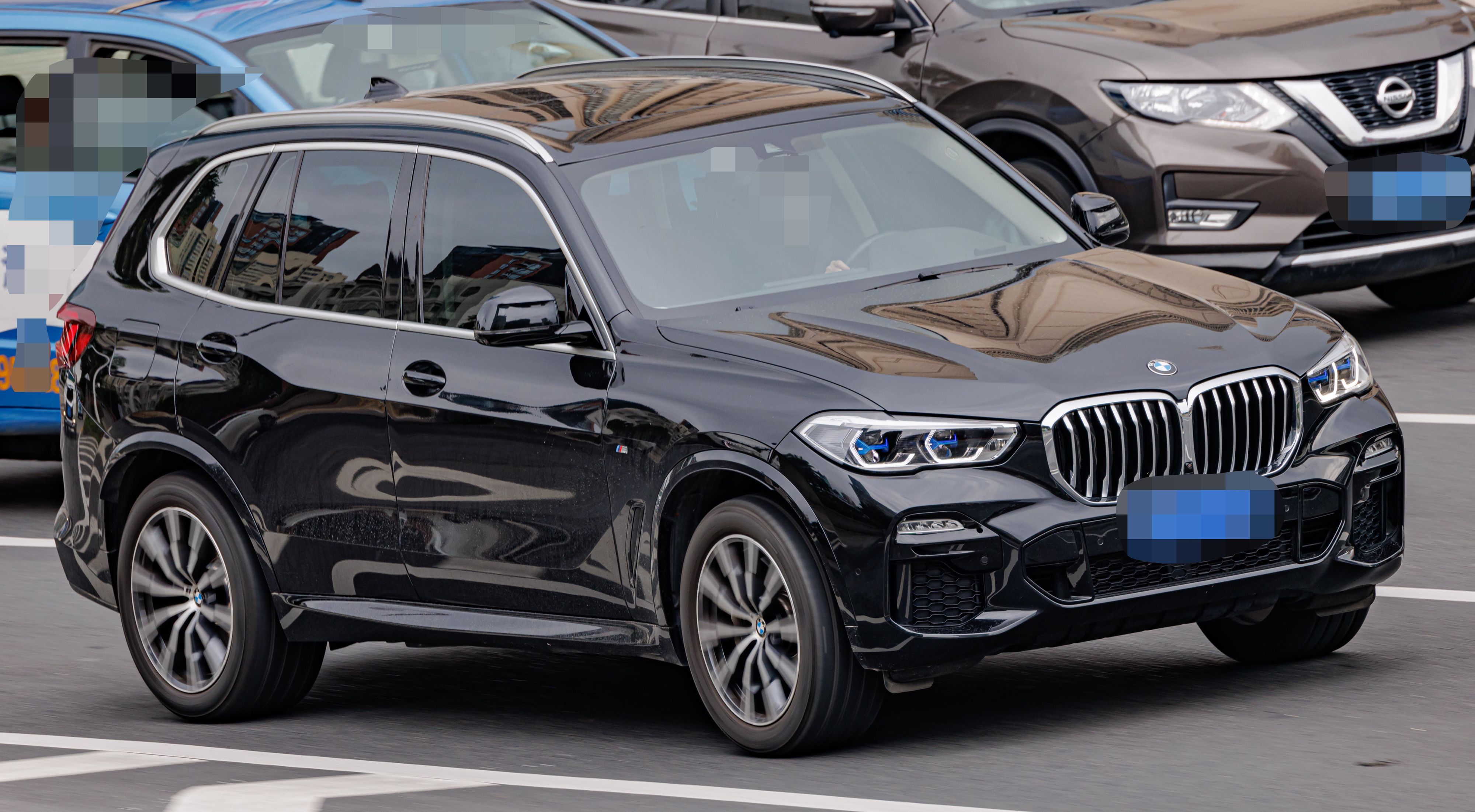 Gesucht: Lenker eines schwarzen BMW der X-Serie.