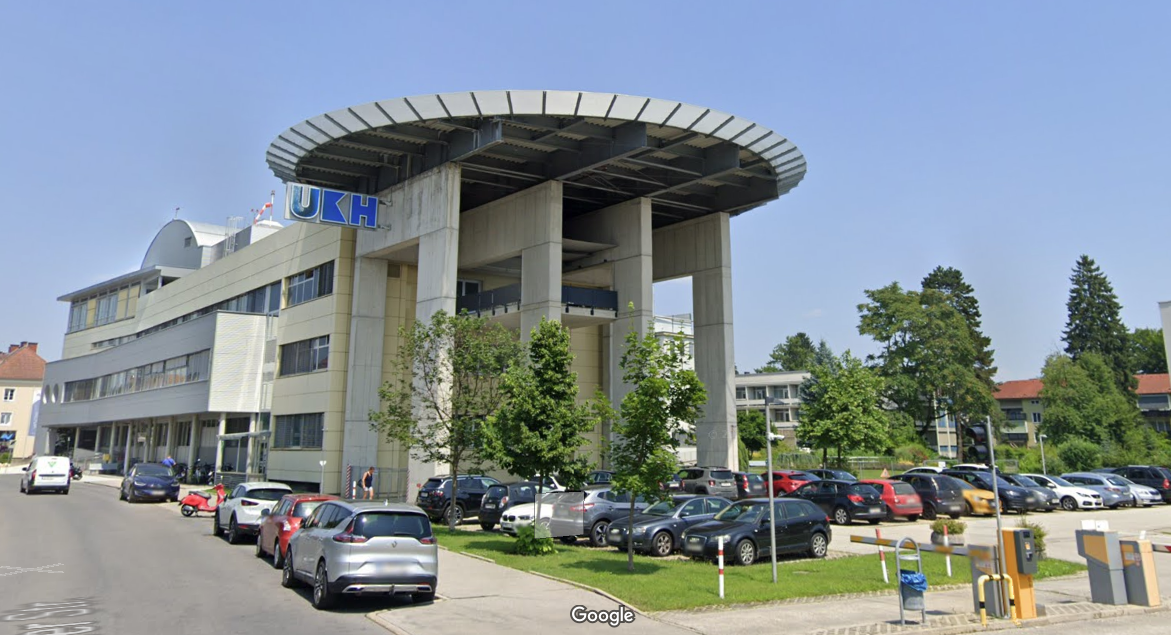 Die beiden Männer wurden in das UKH Klagenfurt eingeliefert.