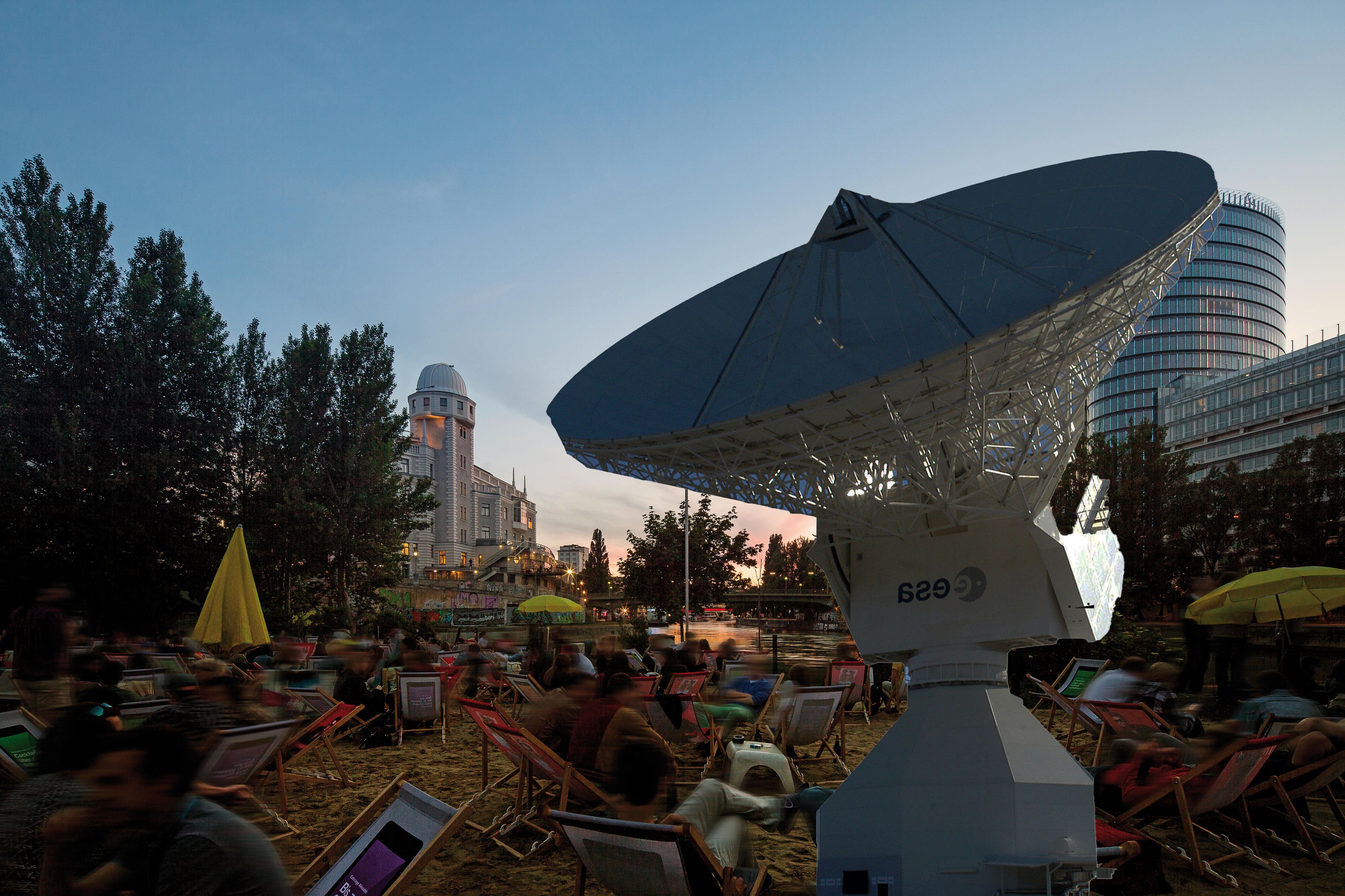 Walzer im All – WienTourismus lädt zu Public Viewing in die Strandbar Herrmann.