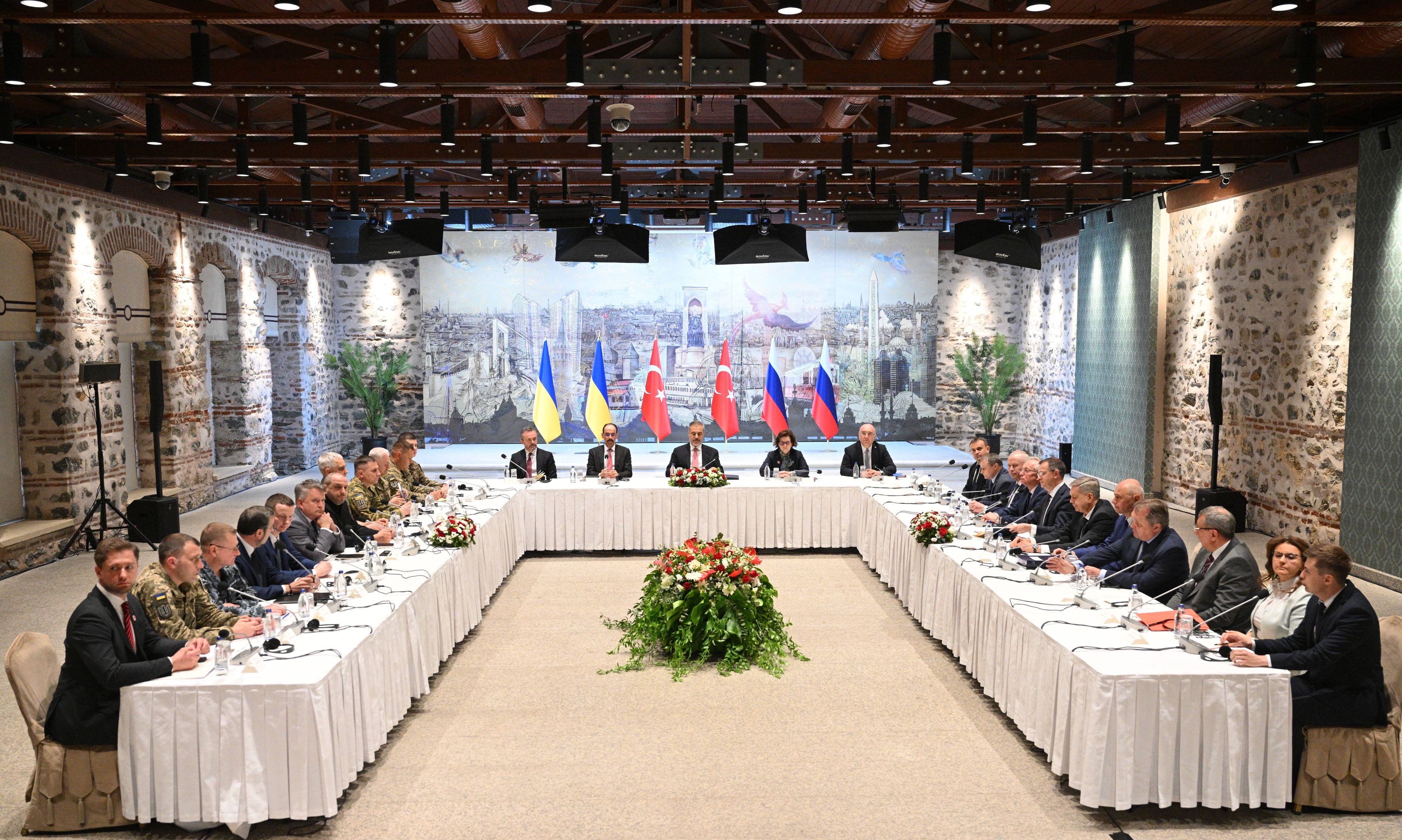 Russische und ukrainische Vertreter beim letzten Treffen in Istanbul am 16. Mai.