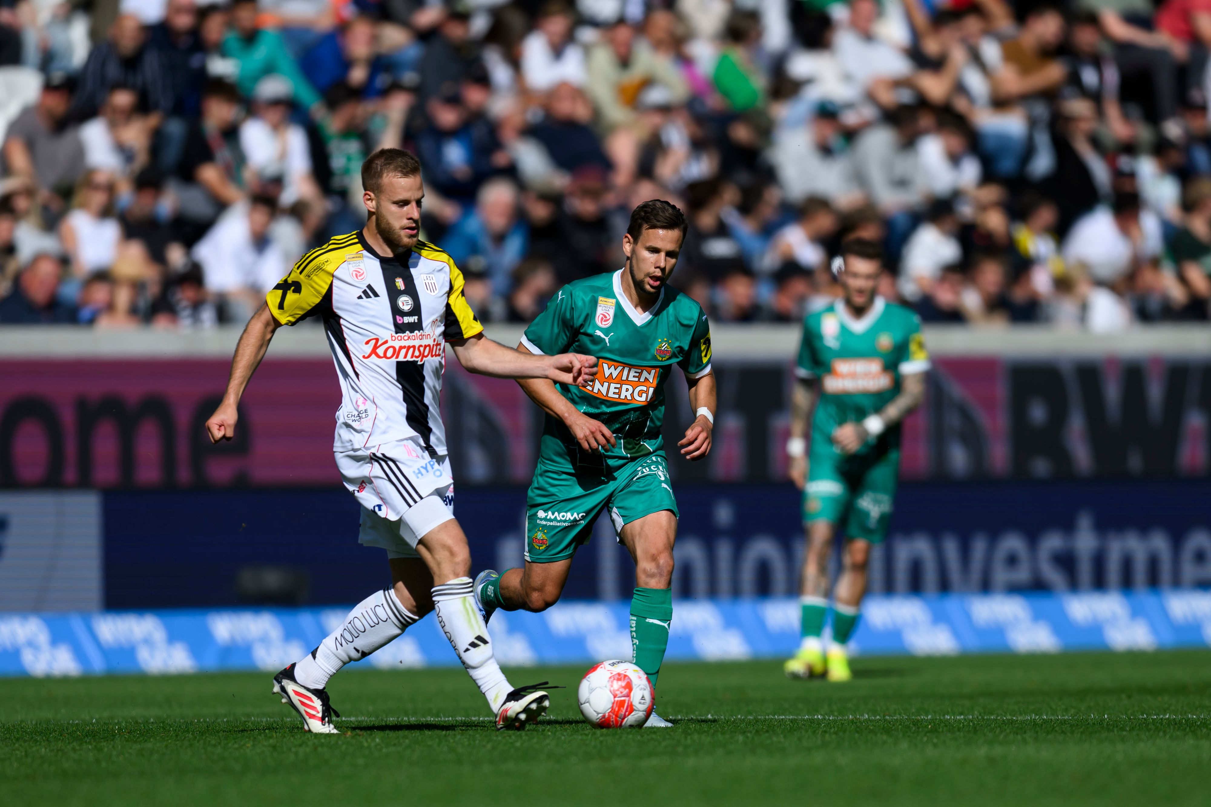 Der LASK kontrolliert bisher das Spiel. 