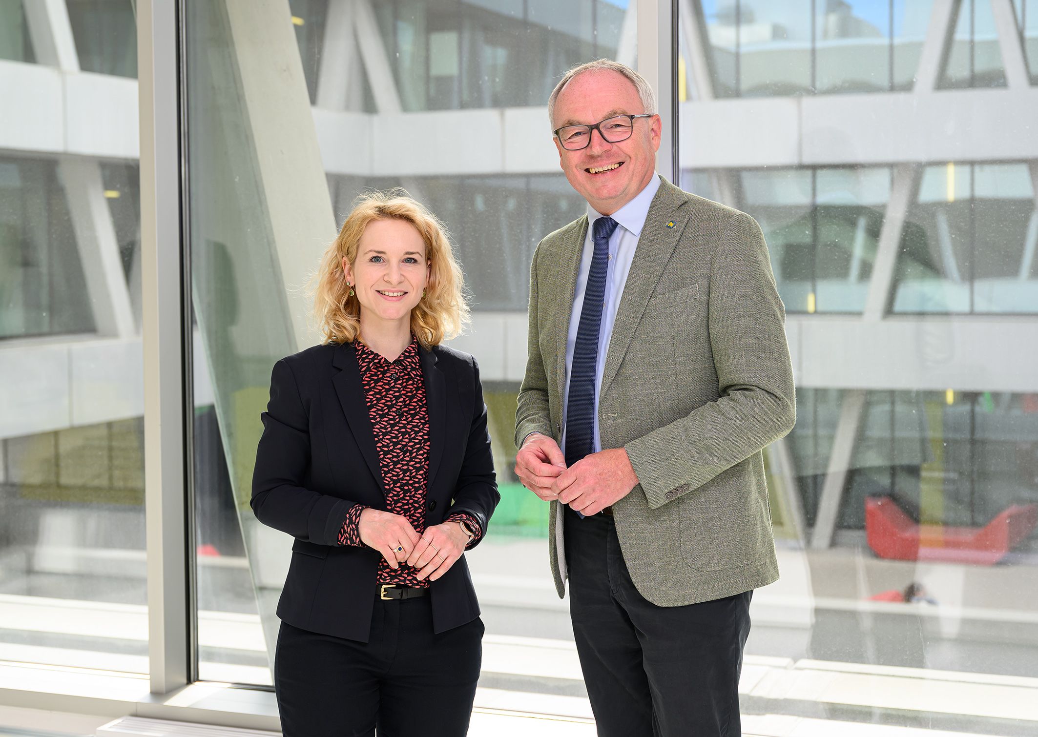 Die neue Wissenschaftsministerin Eva-Maria Holzleitner mit LH-Stellvertreter Stephan Pernkopf
