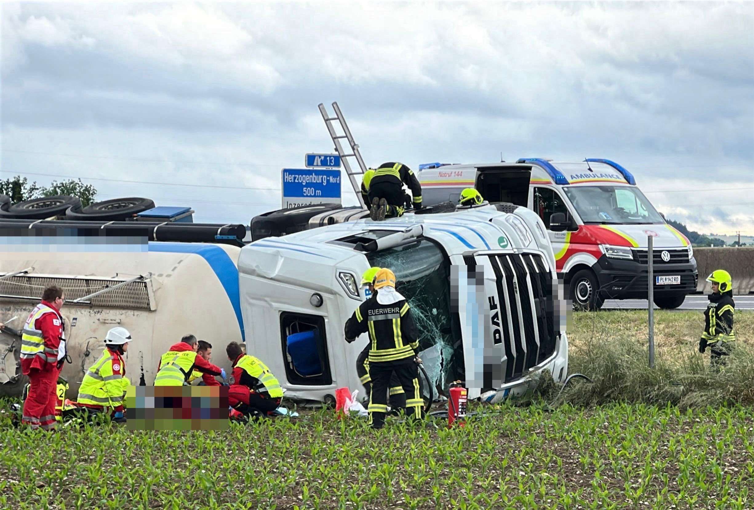 Schwerer Verkehrsunfall auf der S33