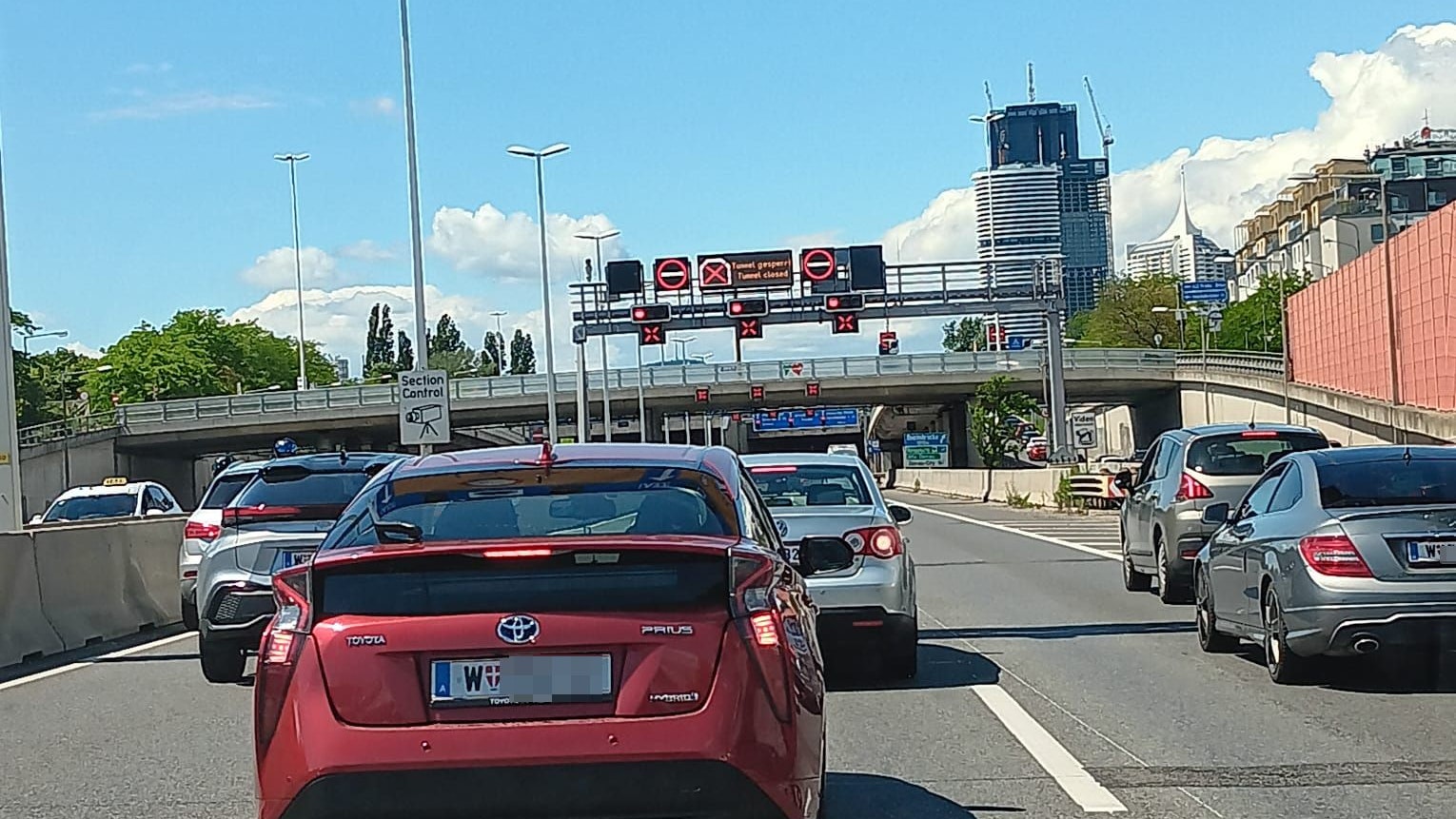 Tunnel gesperrt: Verkehrs-Chaos auf der A22 in Wien