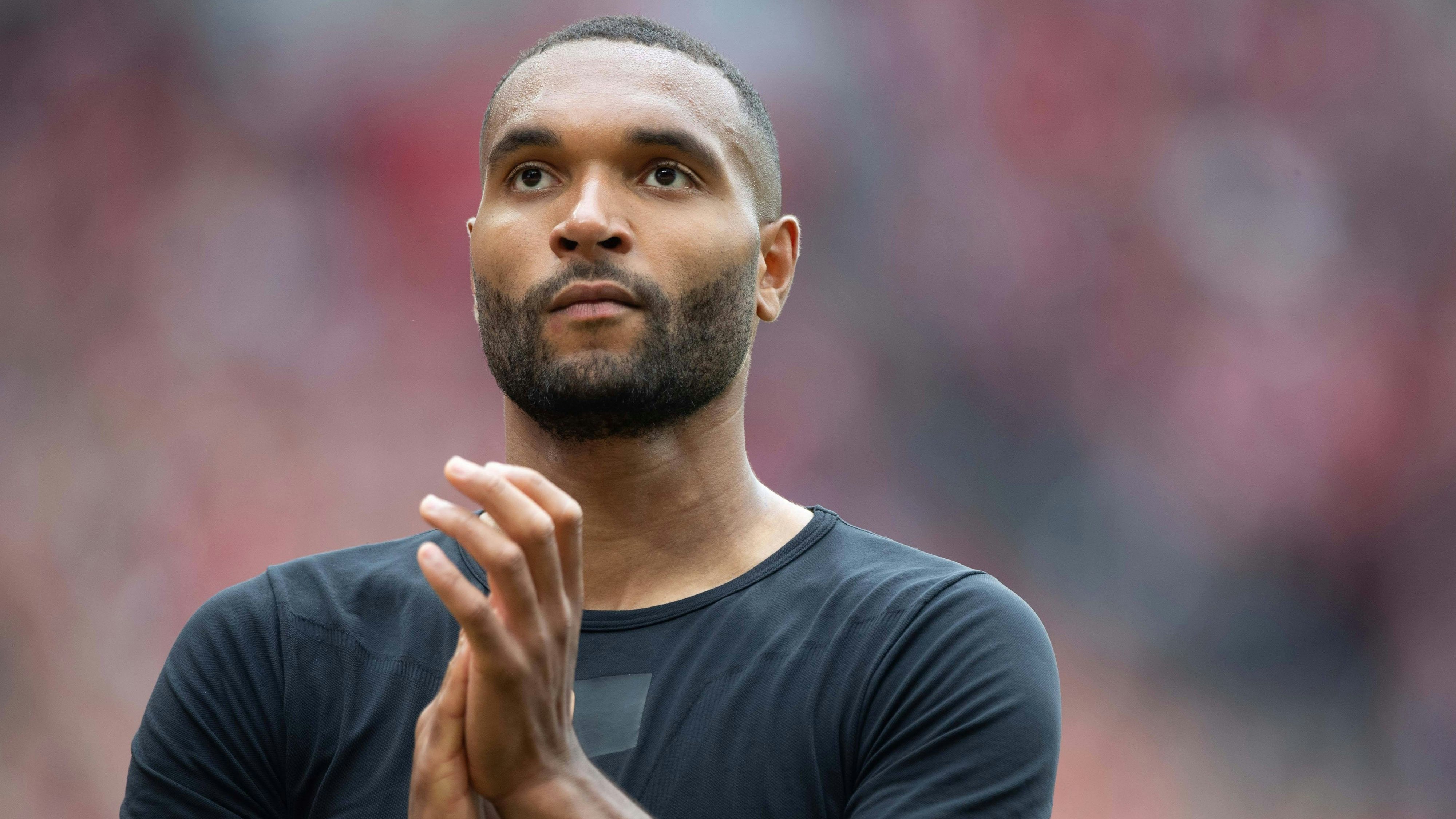 Jonathan Tah könnte schon im Juni bei der Klub-WM für den FC Bayern spielen.
