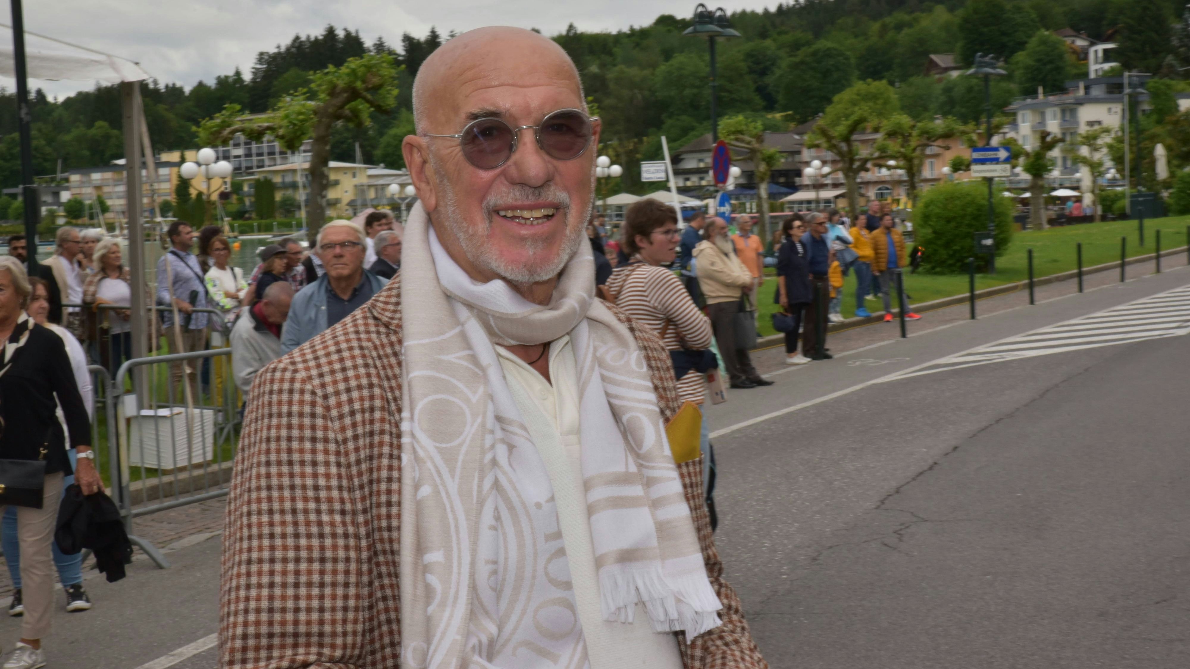 Heute.at - Warum Otto Retzer trotzdem seine Möbel versteigert