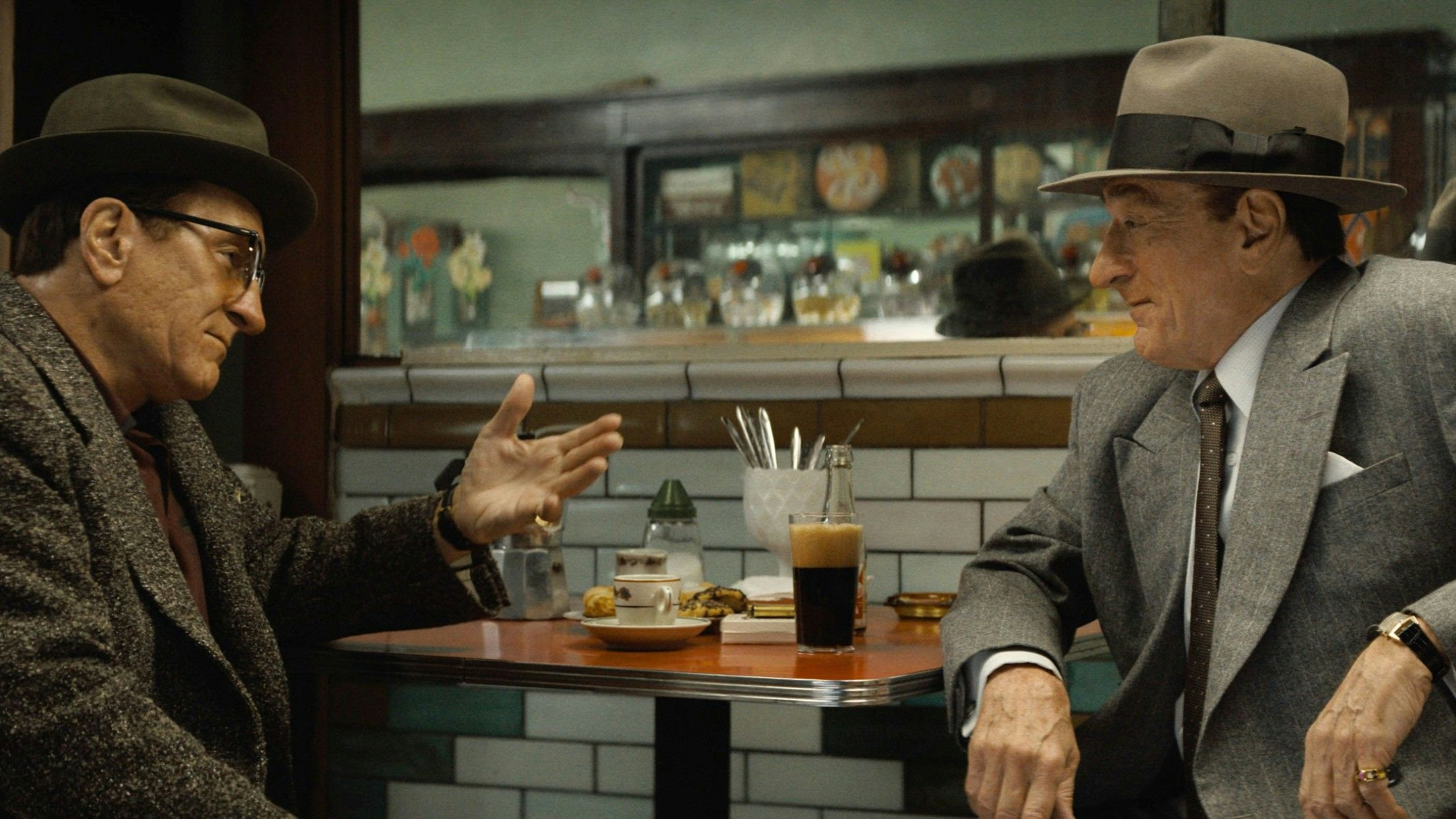 Beeindruckend in jeder Beziehung: Robert De Niro als Vito Genovese (l.) und Frank Costello beim Zwiegespräch in einem Diner