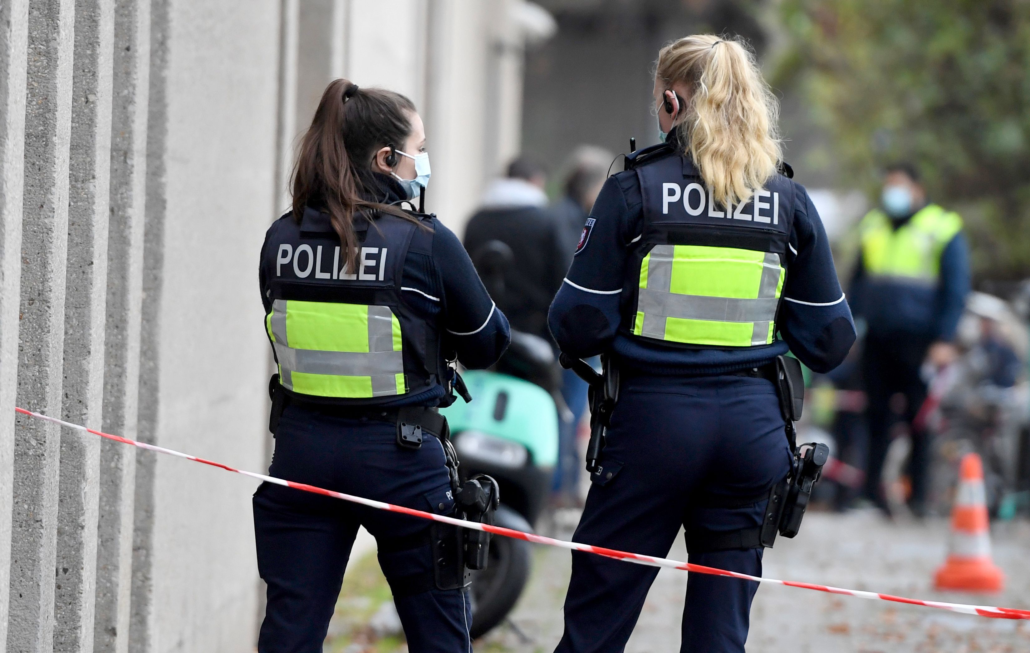 Zwei Polizistinnen in Köln. Archivbild 2021