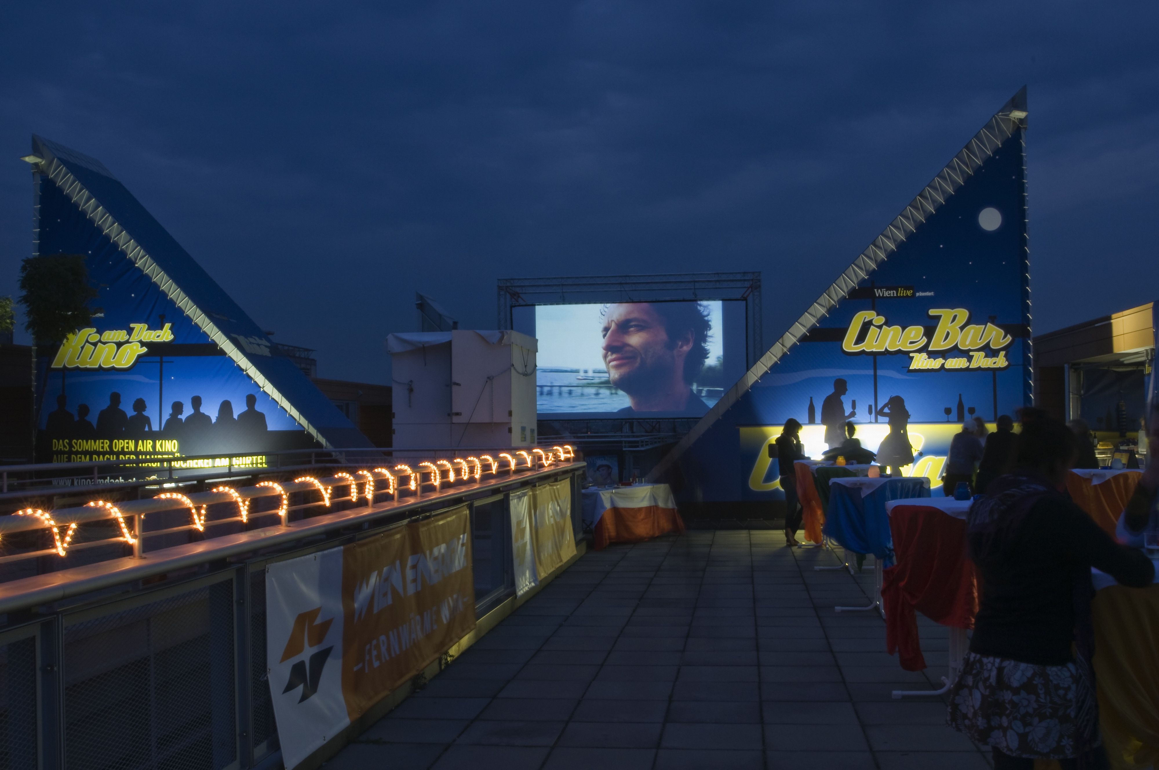 Ab Sonntag findet wieder täglich eine Vorstellung am Kino am Dach auf der Hauptbücherei in Wien statt.