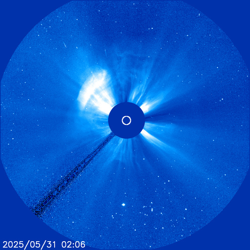 Auf der Sonne hat es einen heftigen koronalen Massenauswurf (CME) direkt in Richtung Erde gegeben.