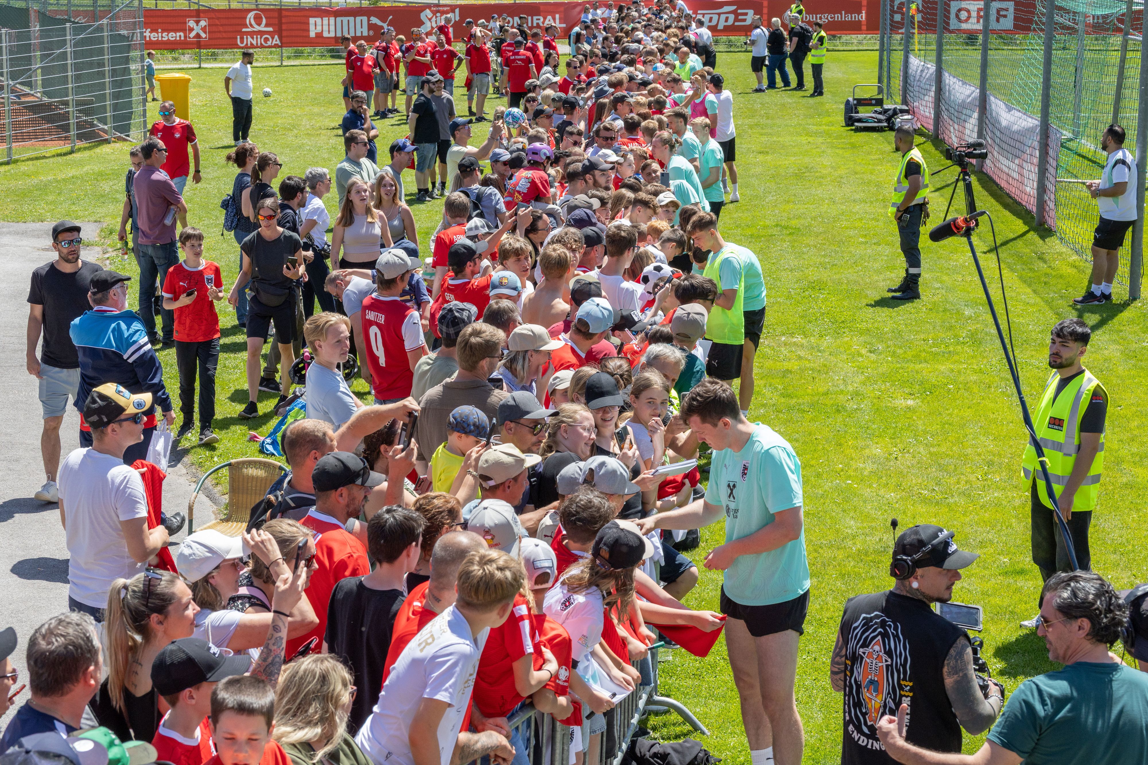 Knapp 1000 Fans waren in Sefefeld dabei.