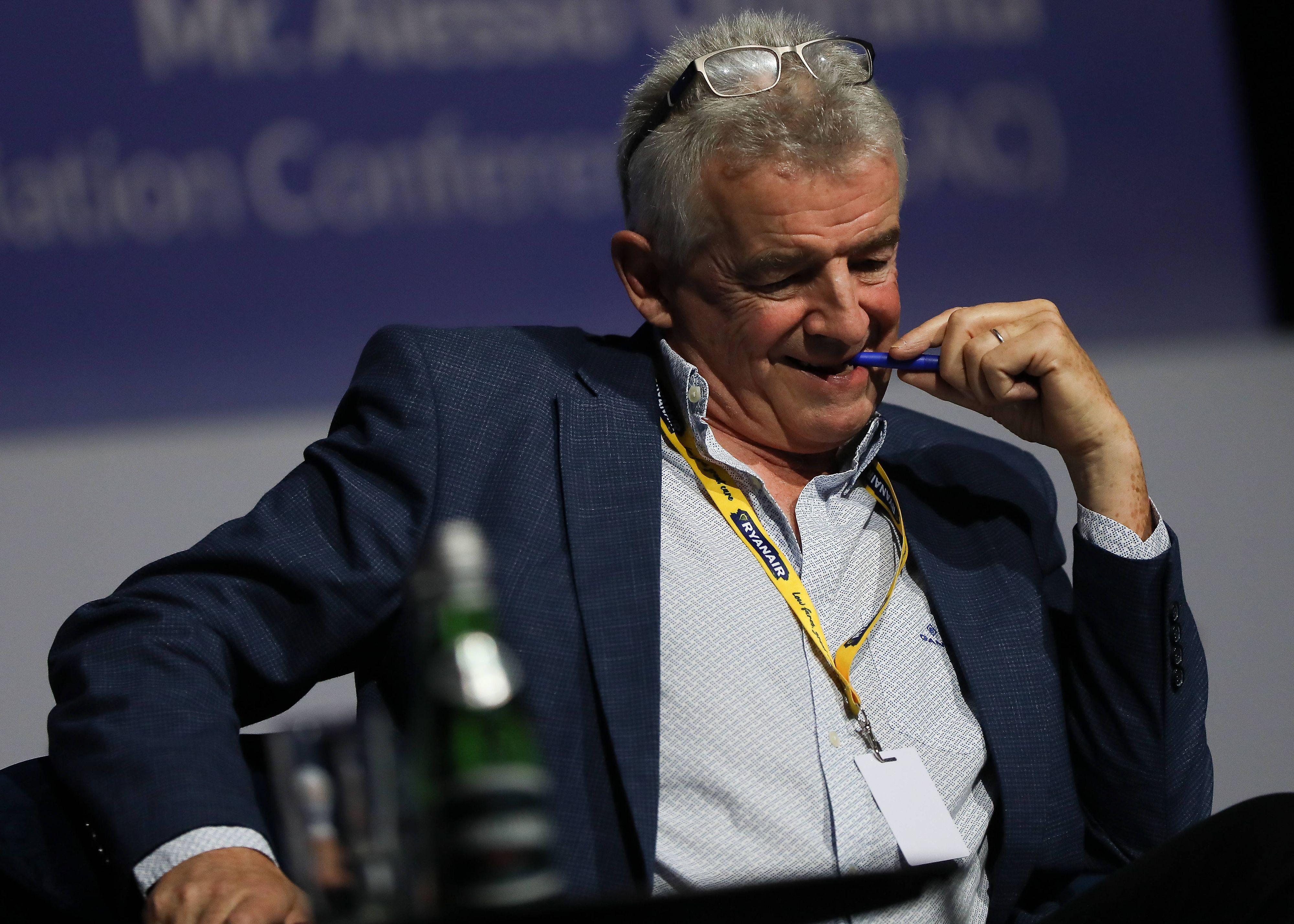 Der Ire darf sich nun zehn Millionen Ryanairaktien zum Preis von 11,20 Euro pro Stück kaufen. Der aktuelle Kurs liegt bei rund 23 Euro.