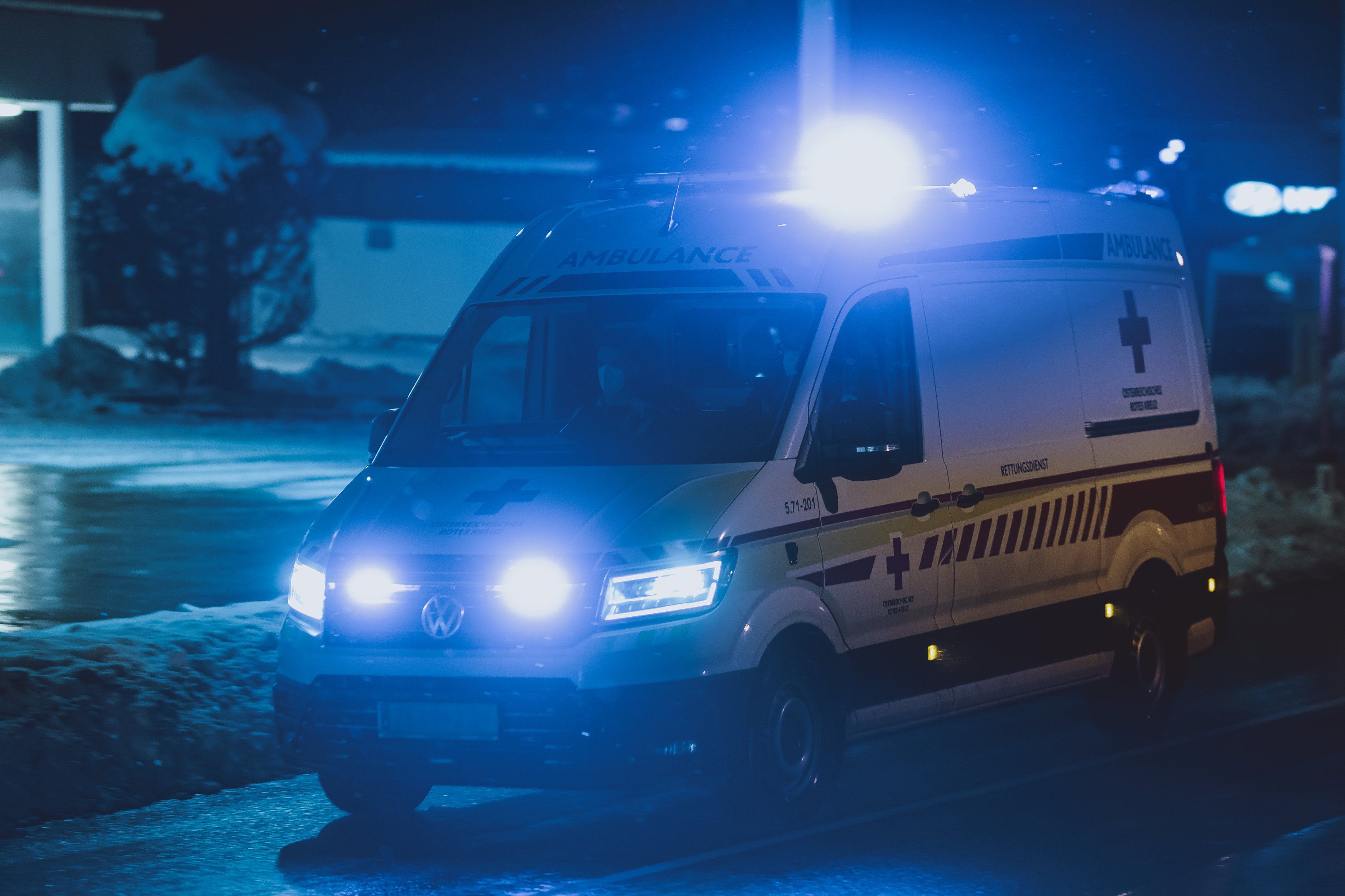 Die Rettung brachte das verletzte Kind ins Linzer Kepler Klinikum. (Symbolbild)