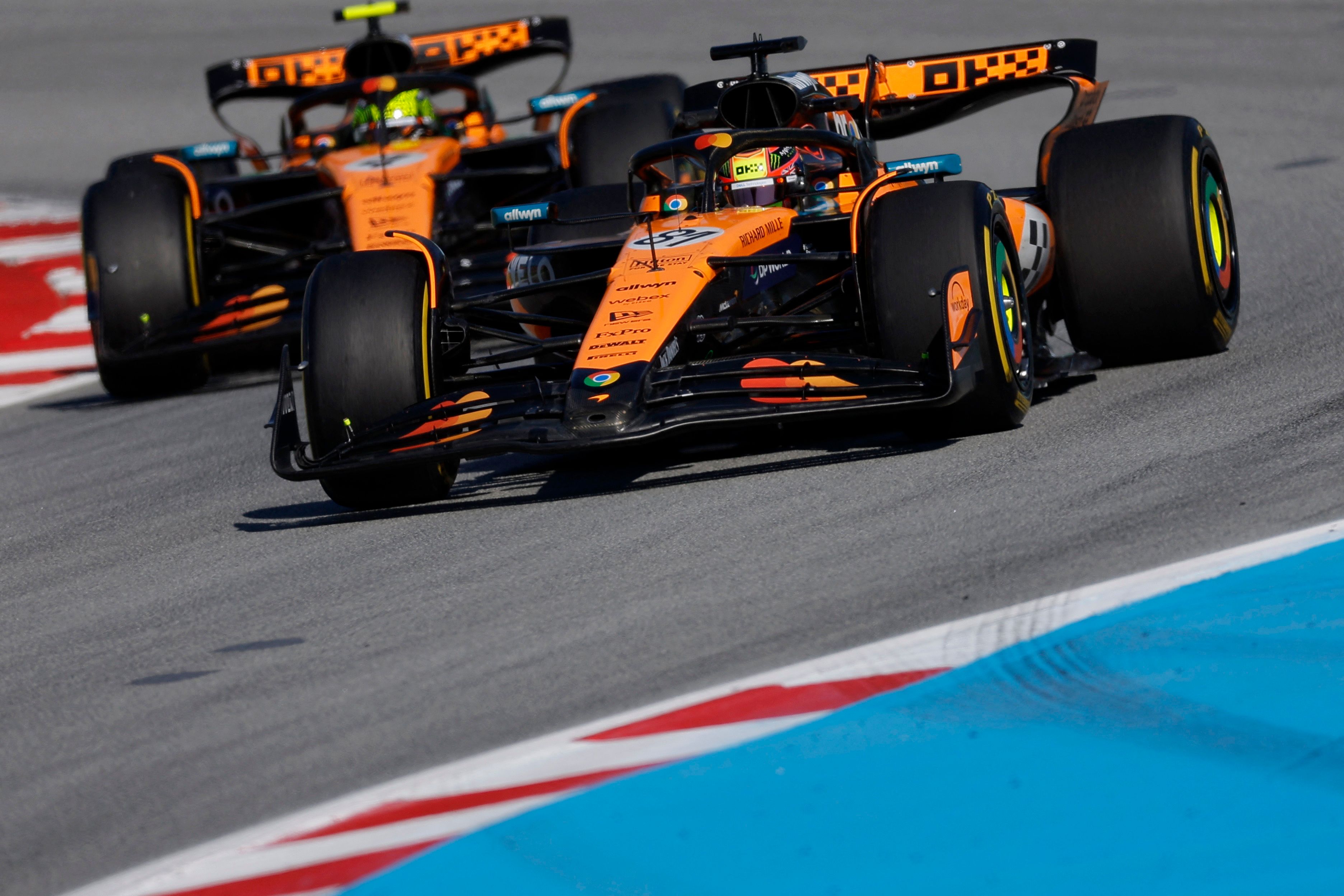 Erste Reihe ganz in Papaya-Farben: Piastri startet in Barcelona vor Norris.