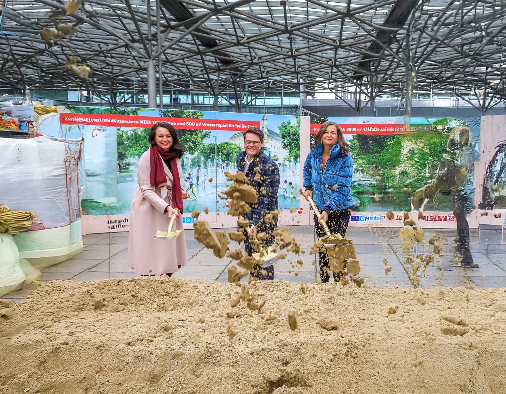 v.r.n.l.: Ulli Sima, Jürgen Czernohorszky und Selma Arapovíc freuen sich über die Erfolge.