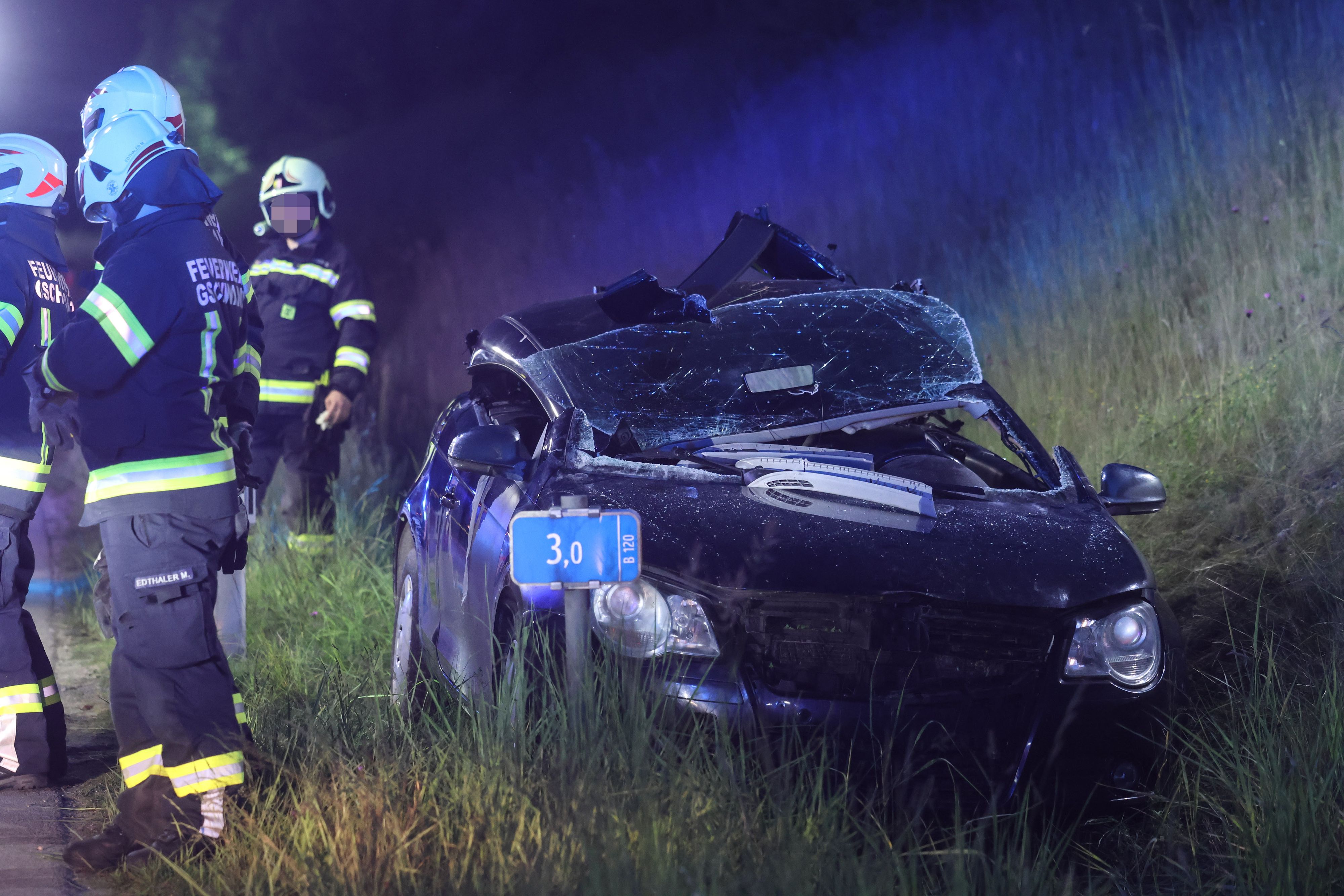 Ein furchtbarer Anblick: das total zerstörte Auto