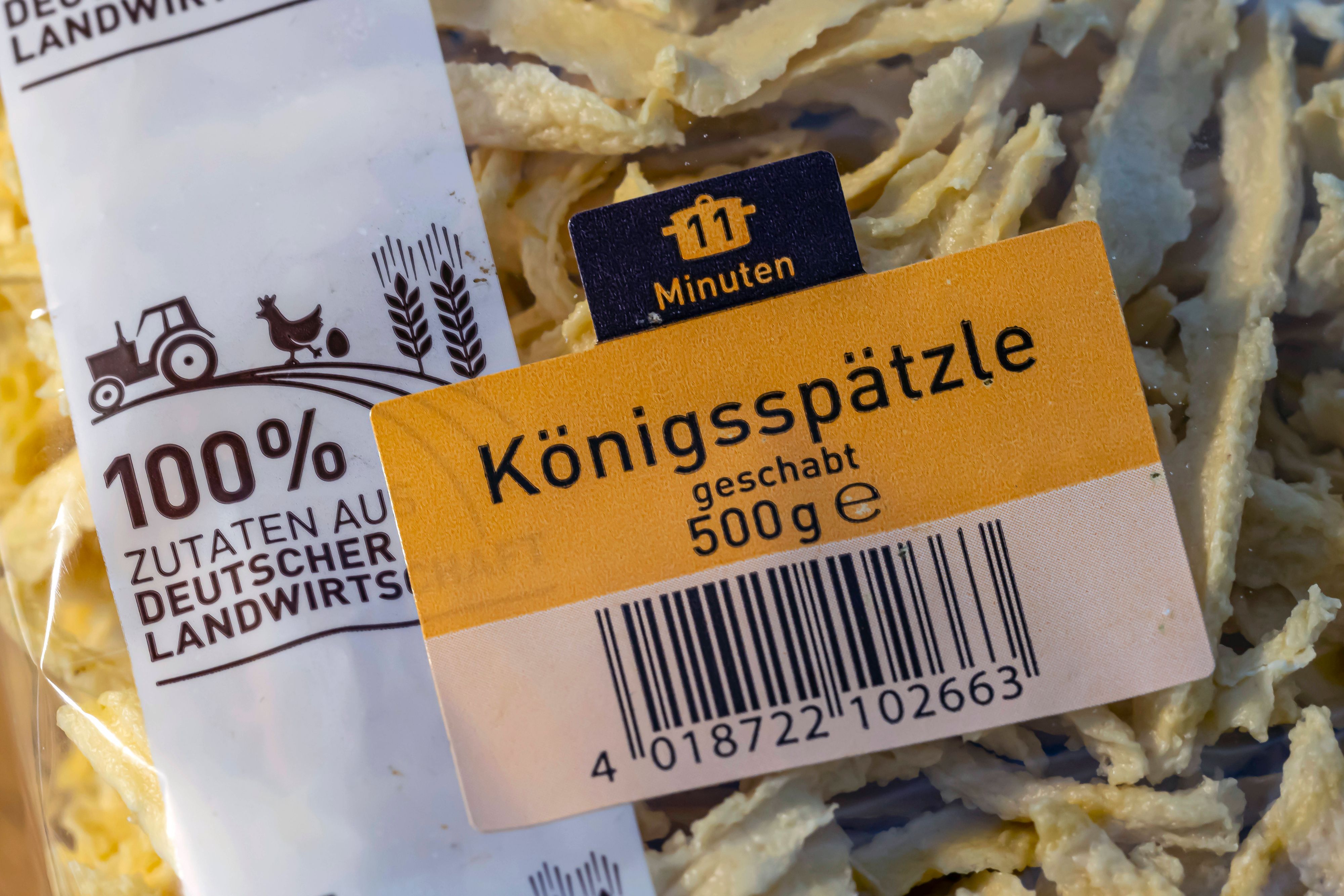 Mit dem kleinen Buchstaben wird kommuniziert, dass die durchschnittliche Menge der angegebenen Nennfüllmenge entspricht.