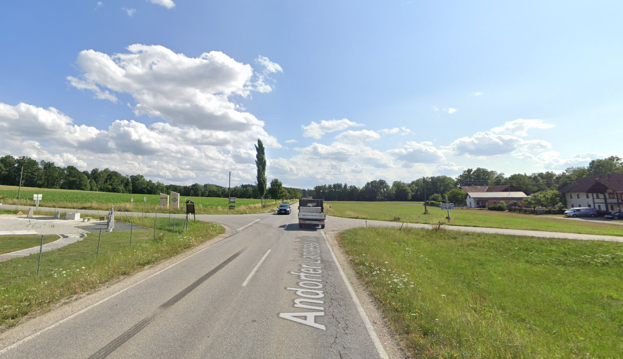 An dieser Kreuzung in Lambrechten&nbsp;(Bez. Ried im Innkreis) kam es am Sonntagabend zum Crash.