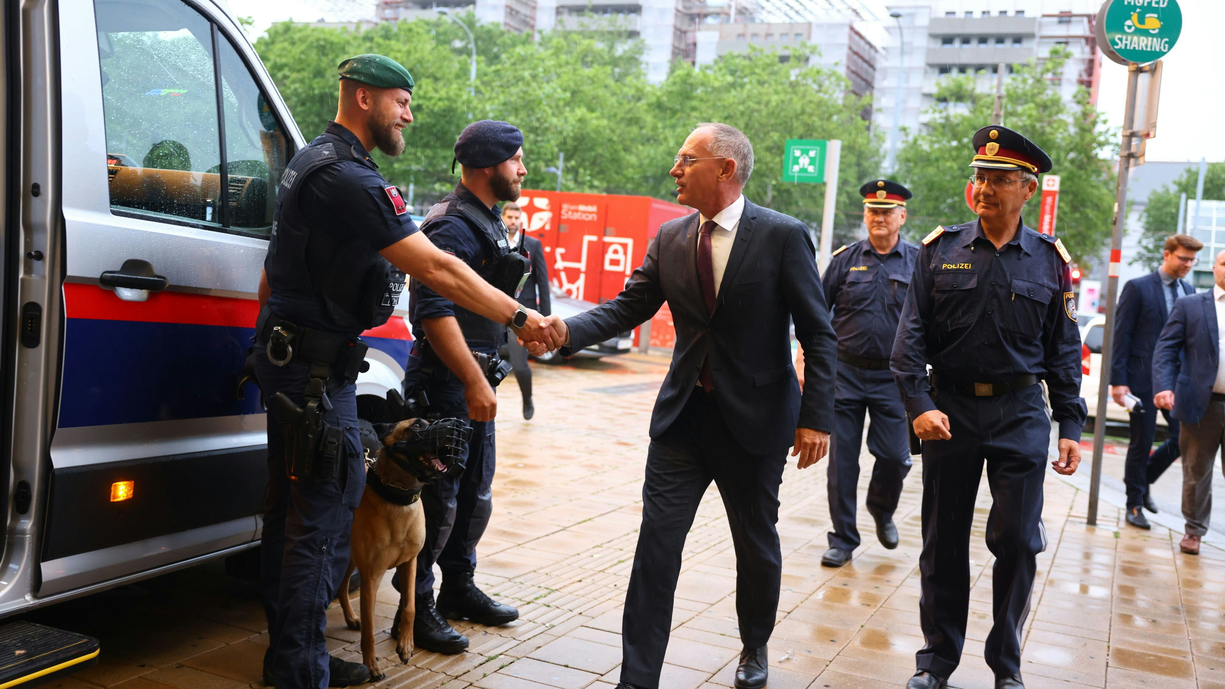 "In Wien finden täglich Schwerpunktaktionen", so Innenminister Gerhard Karner (ÖVP)