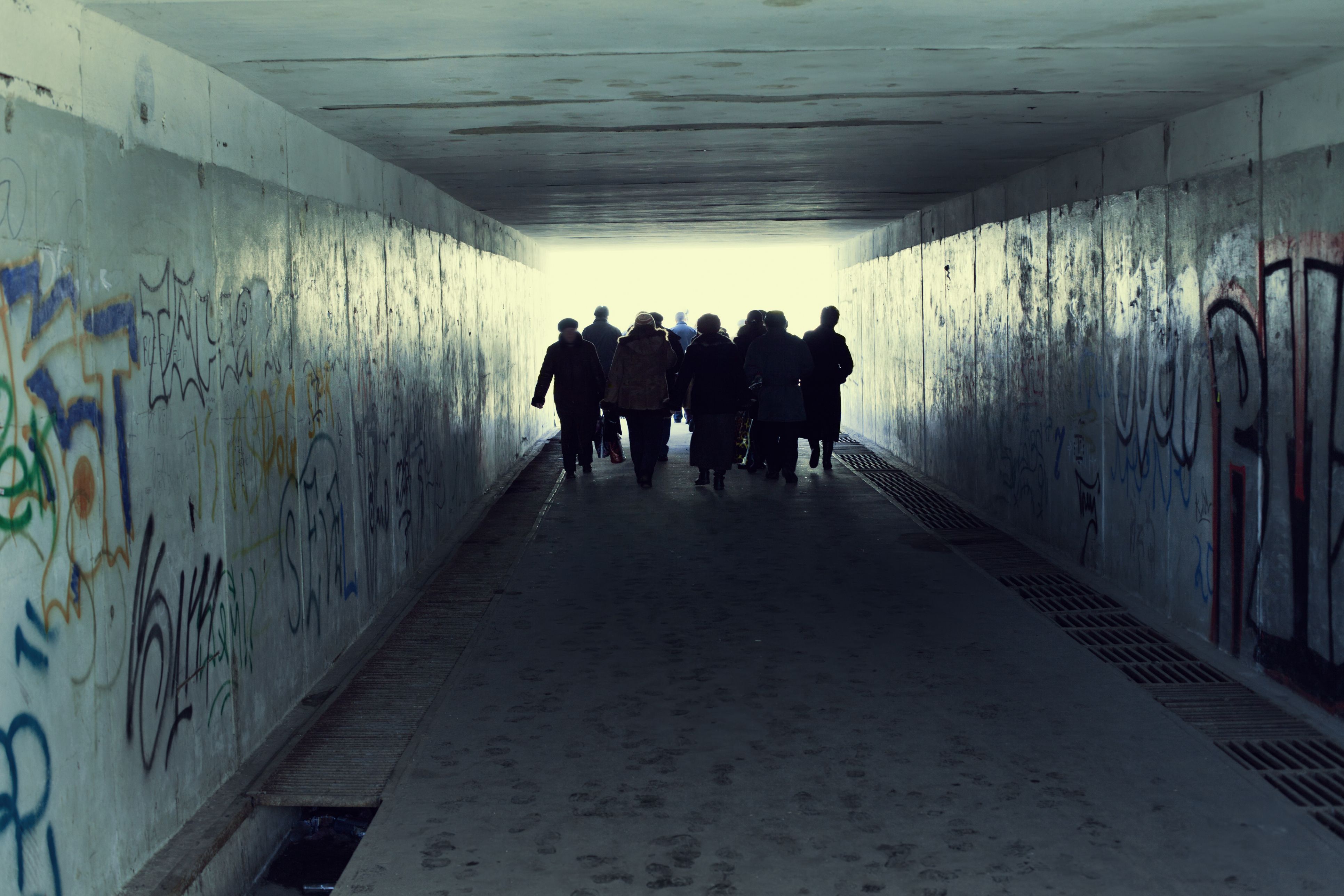 Integrationsexpertin Emina Saric warnt: Gewalt und Bandenkonflikte sind kein Zufall, sondern Folge verpasster Chancen und sozialer Spannungen.