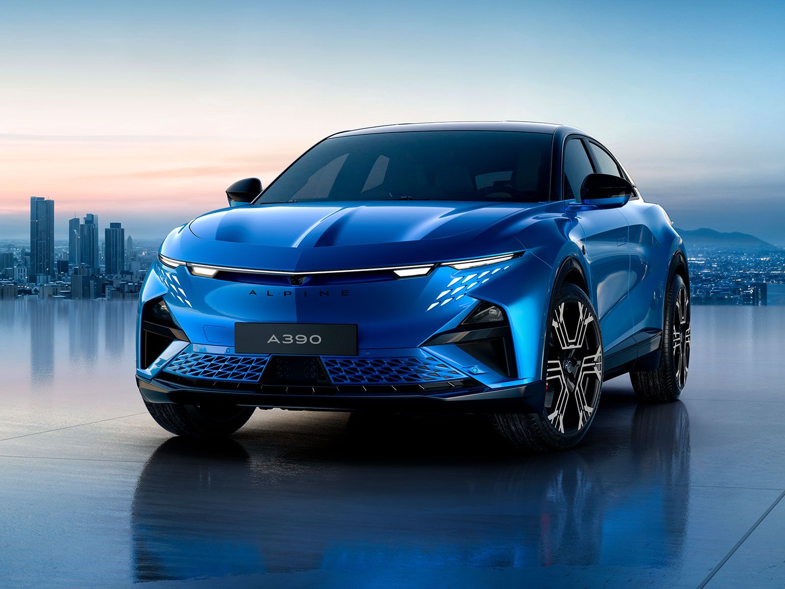 Die Front ist recht bullig gestaltet.