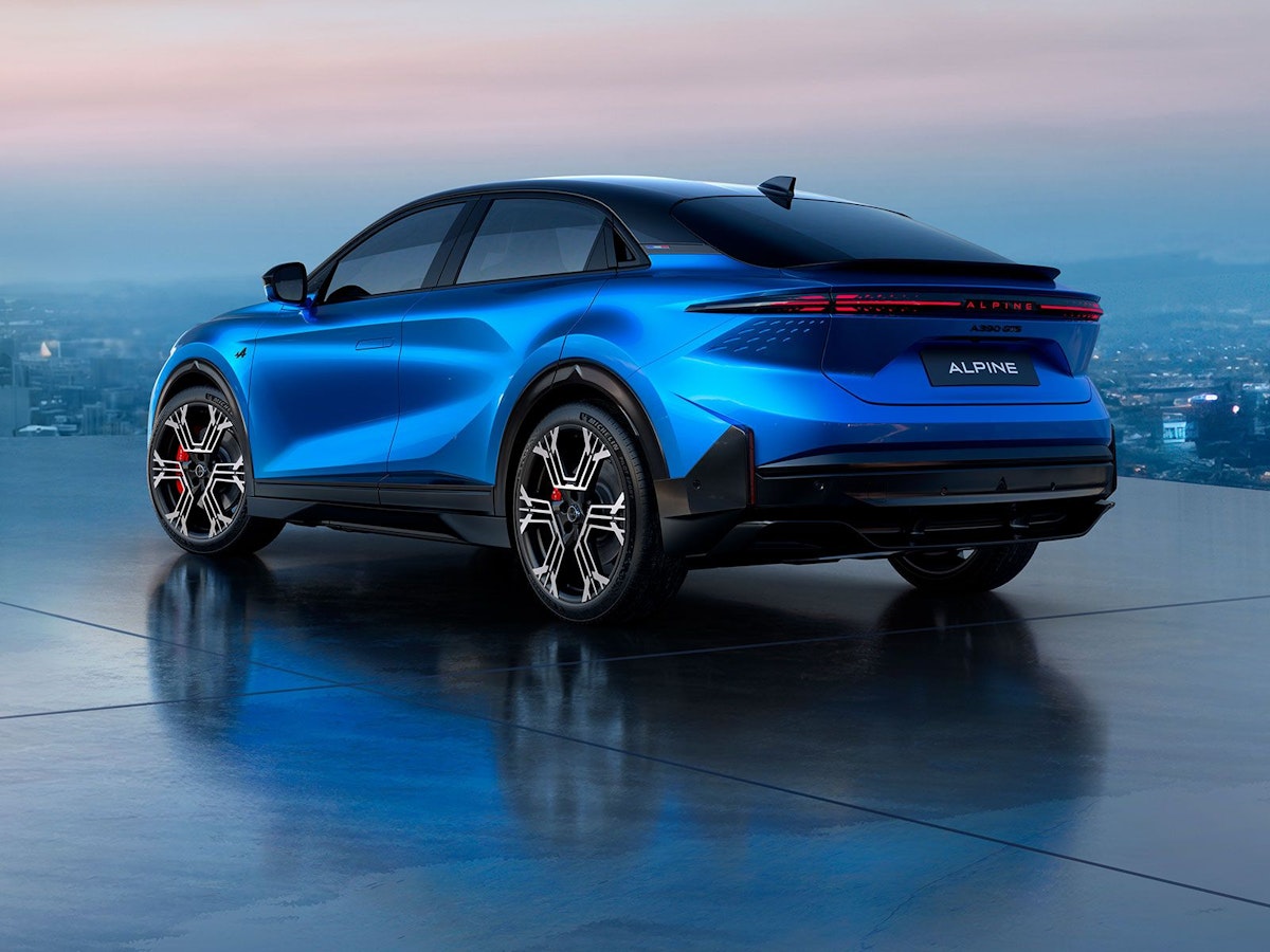 Das Coupé-ähnlich gestaltete Heck wirkt sehr elegant.