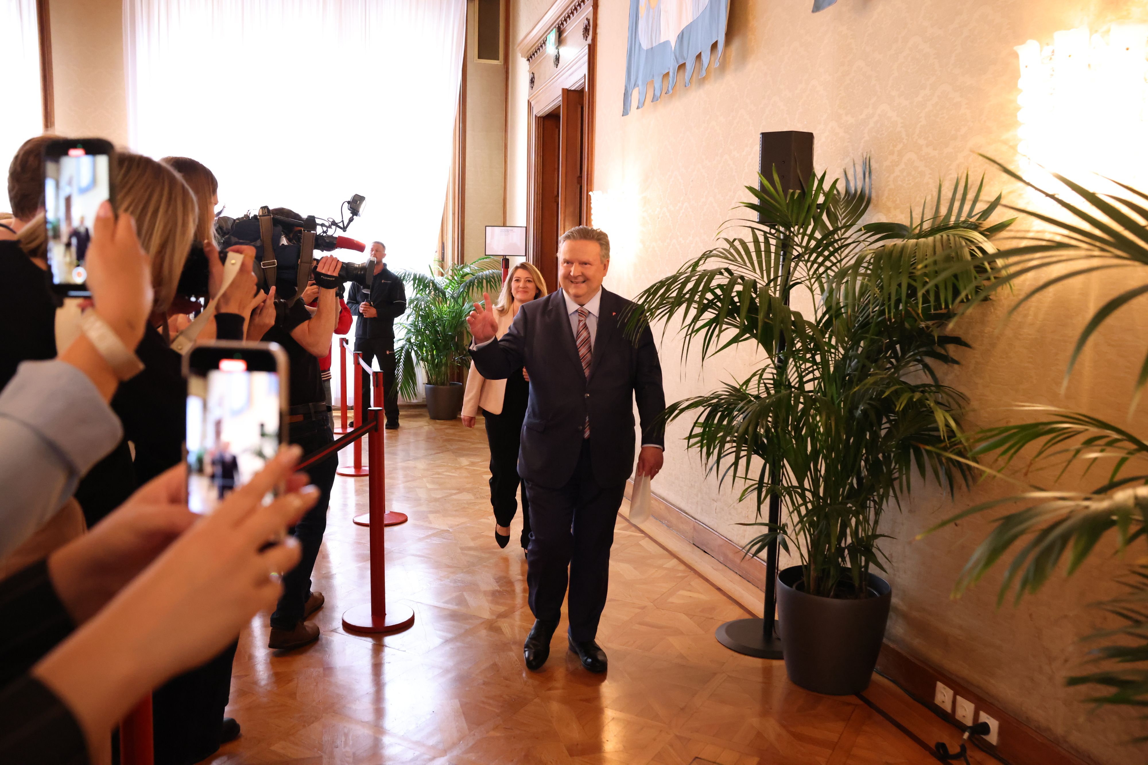 Bürgermeister Michael Ludwig und Vizebürgermeisterin Bettina Emmerling bei der Pressekonferenz am Dienstag.