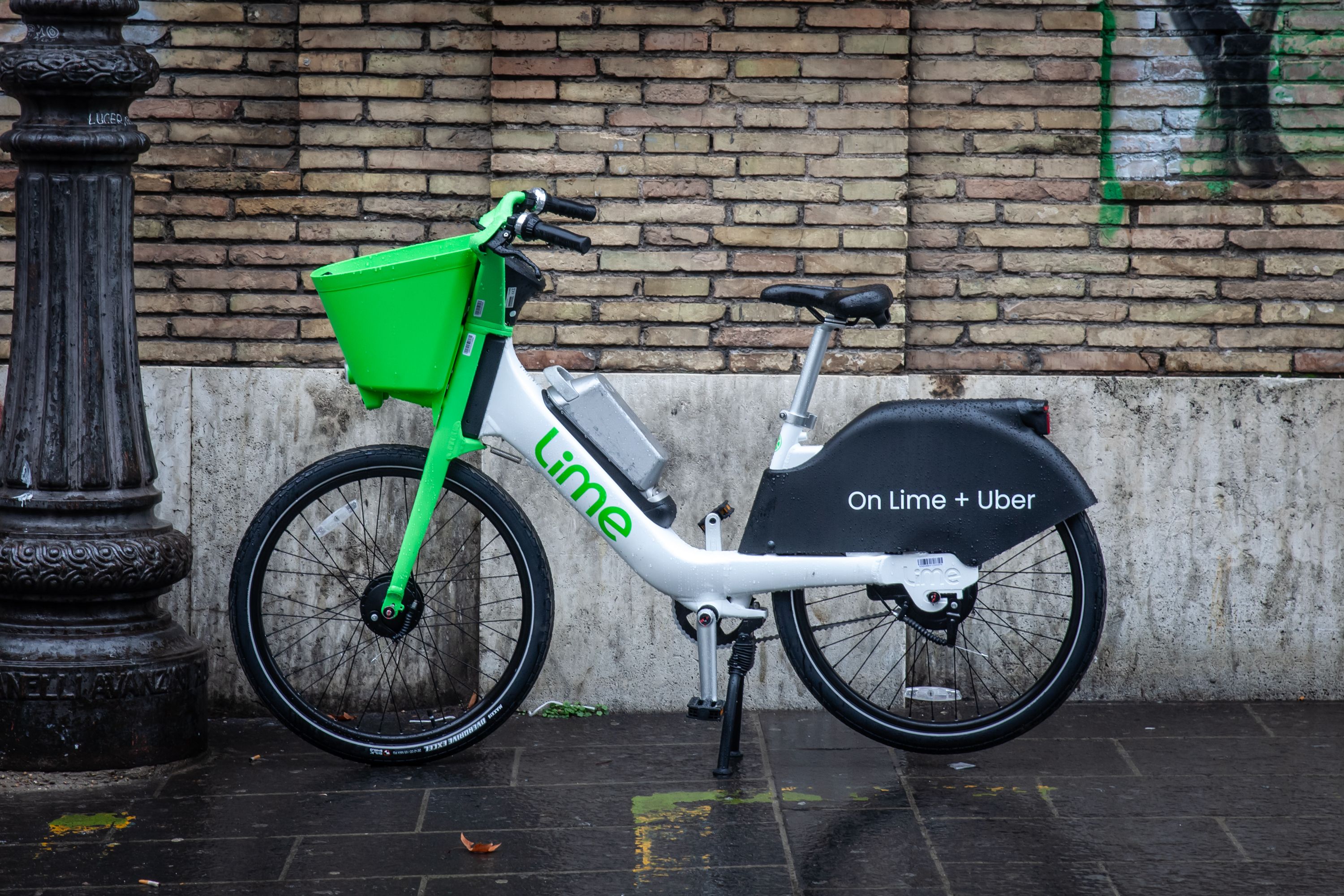 E-Bikes von Lime werden jetzt laut zahlreichen TikTok-Videos auch in Berlin häufig genutzt, ohne, dass dafür bezahlt würde. (Symbolbild)