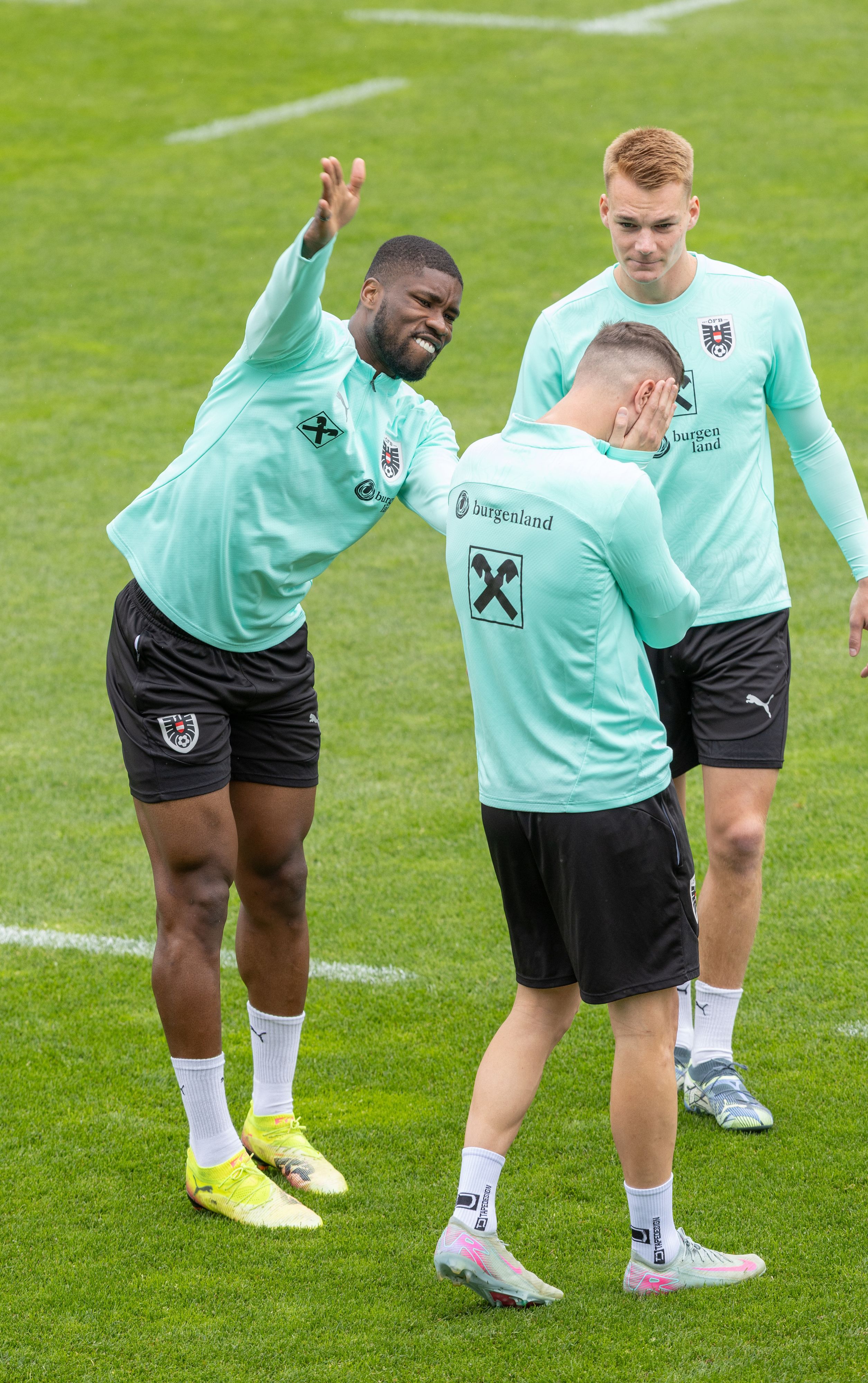 Kevin Danso (l.) kam als Europa-League-Champion zum ÖFB-Team.