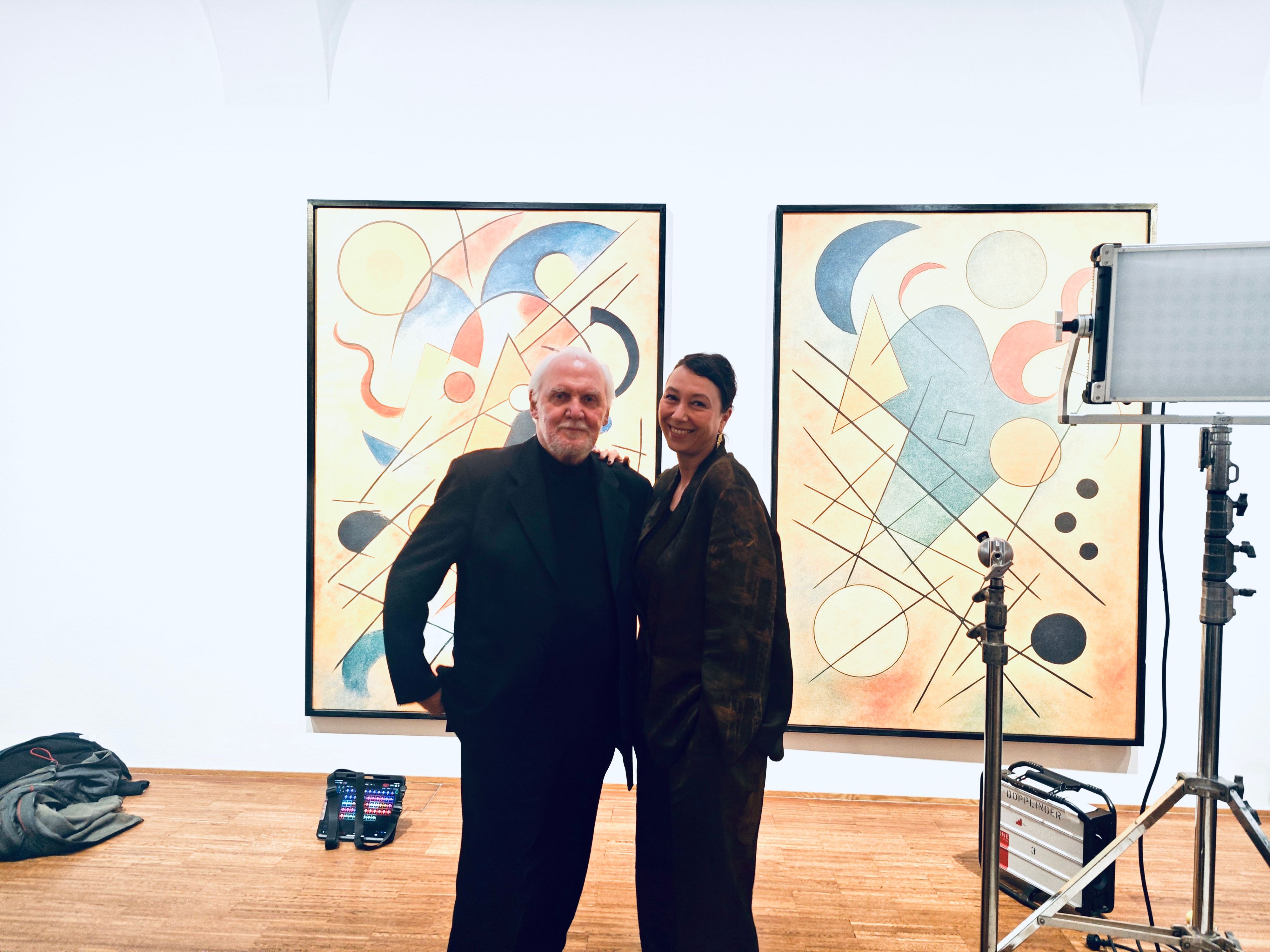 Strauss (r.) und Hübsch (l.) genießen die Kunst.