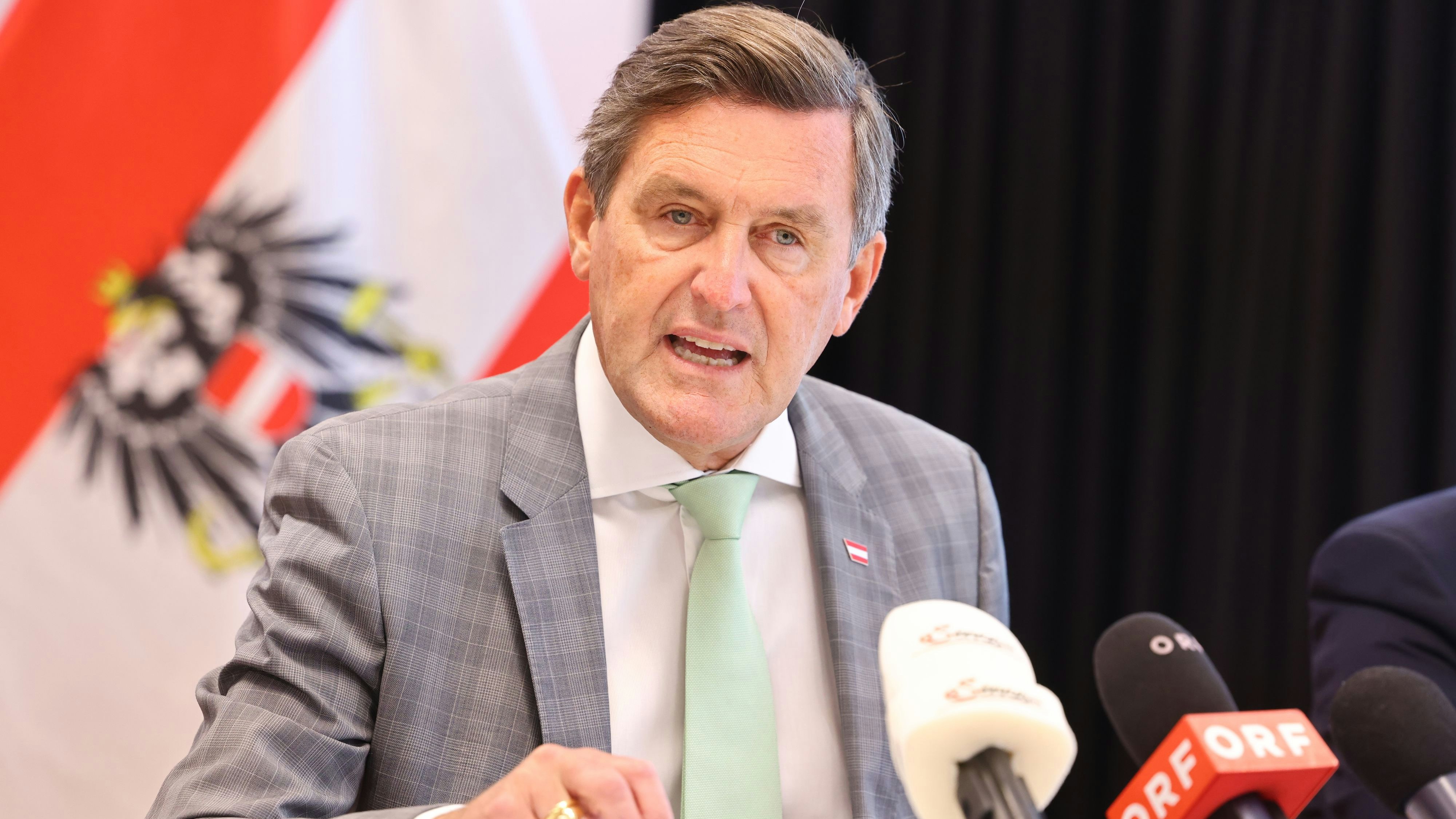 Peter Hanke (SPÖ), Minister für Innovation, Mobilität und Infrastruktur: "Unternehmen Planungssicherheit geben."