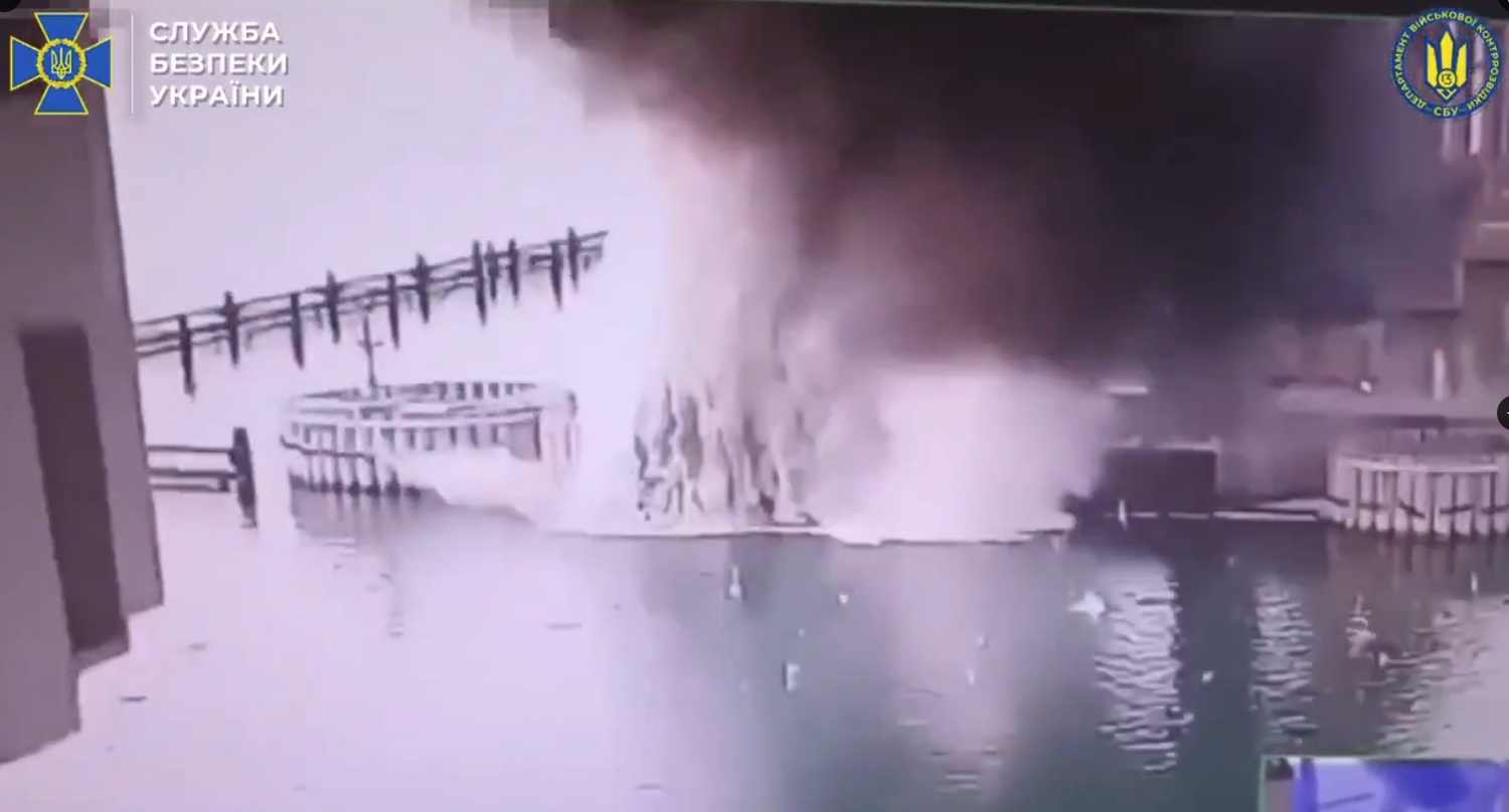 Erneut griff die Ukraine die Kertsch-Brücke auf der Krim an.