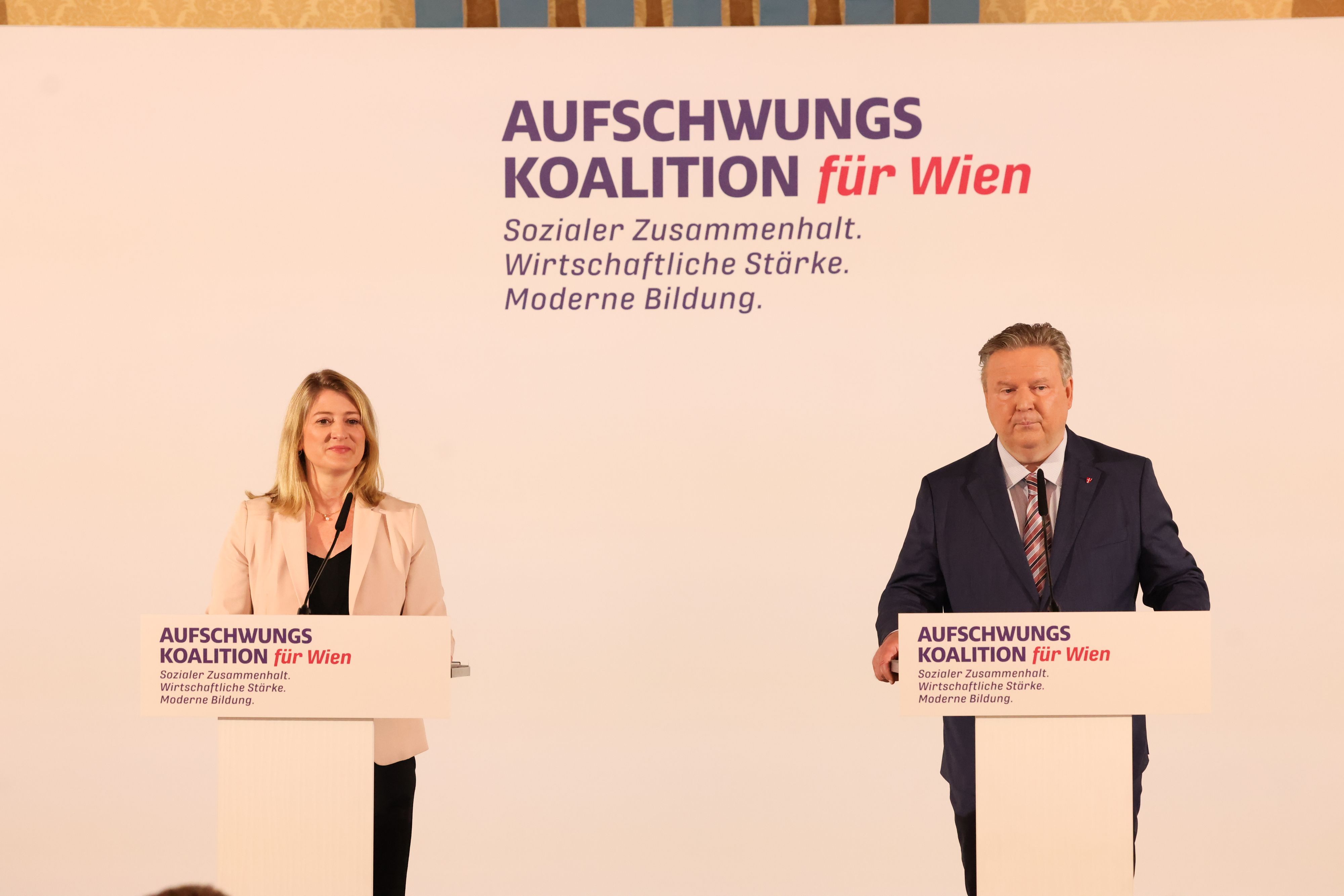 NEOS-Vizebürgermeisterin Bettina Emmerling und SPÖ-Bürgermeister Michael Ludwig.