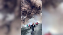 Ätna spuckt wieder Lava und Asche