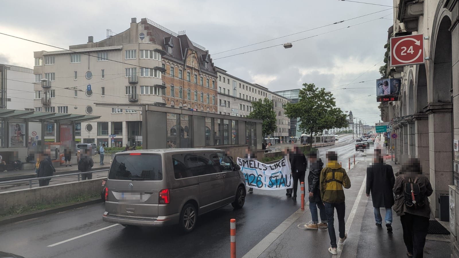 Heute.at - Klimakleber zurück: Politiker spricht von Geiselnahme