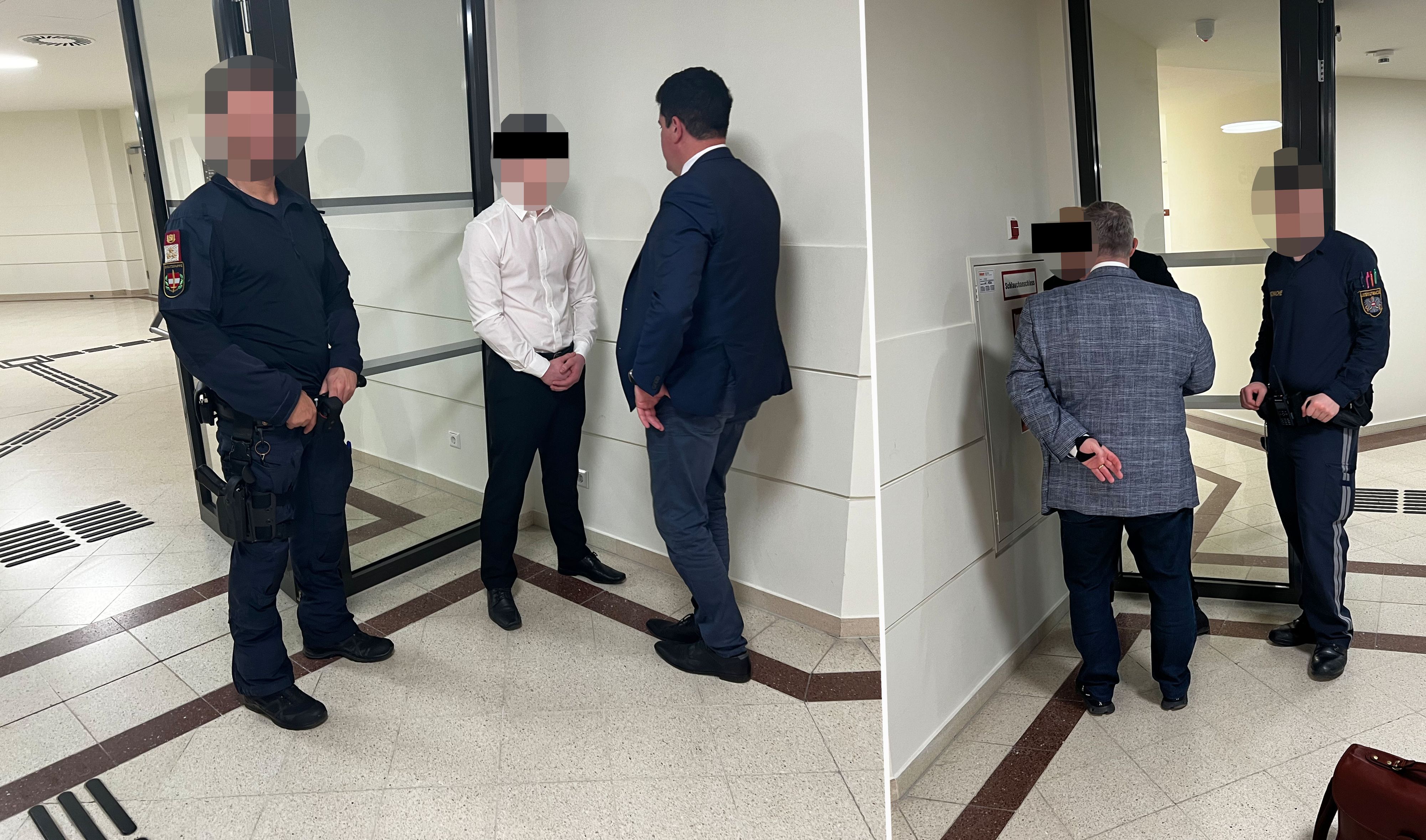 Die beiden 16-jährigen Angeklagten kurz vor Prozessbeginn – im Gespräch mit ihren Verteidigern Roland Friis (r.) und Marius Hortolomei (l.) im Beisein der Justizwache.