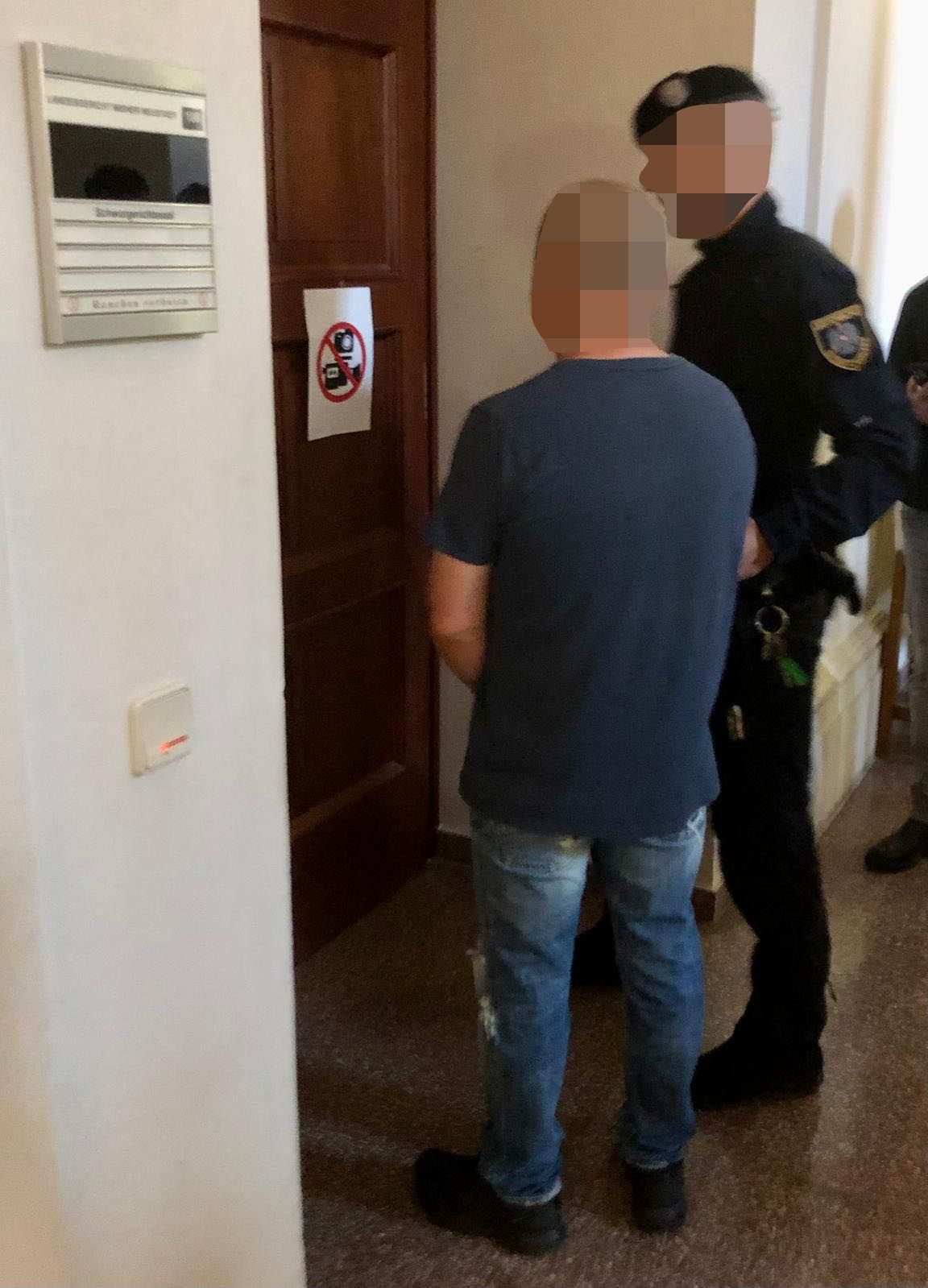 Der Angeklagte vor Gericht in Wr. Neustadt