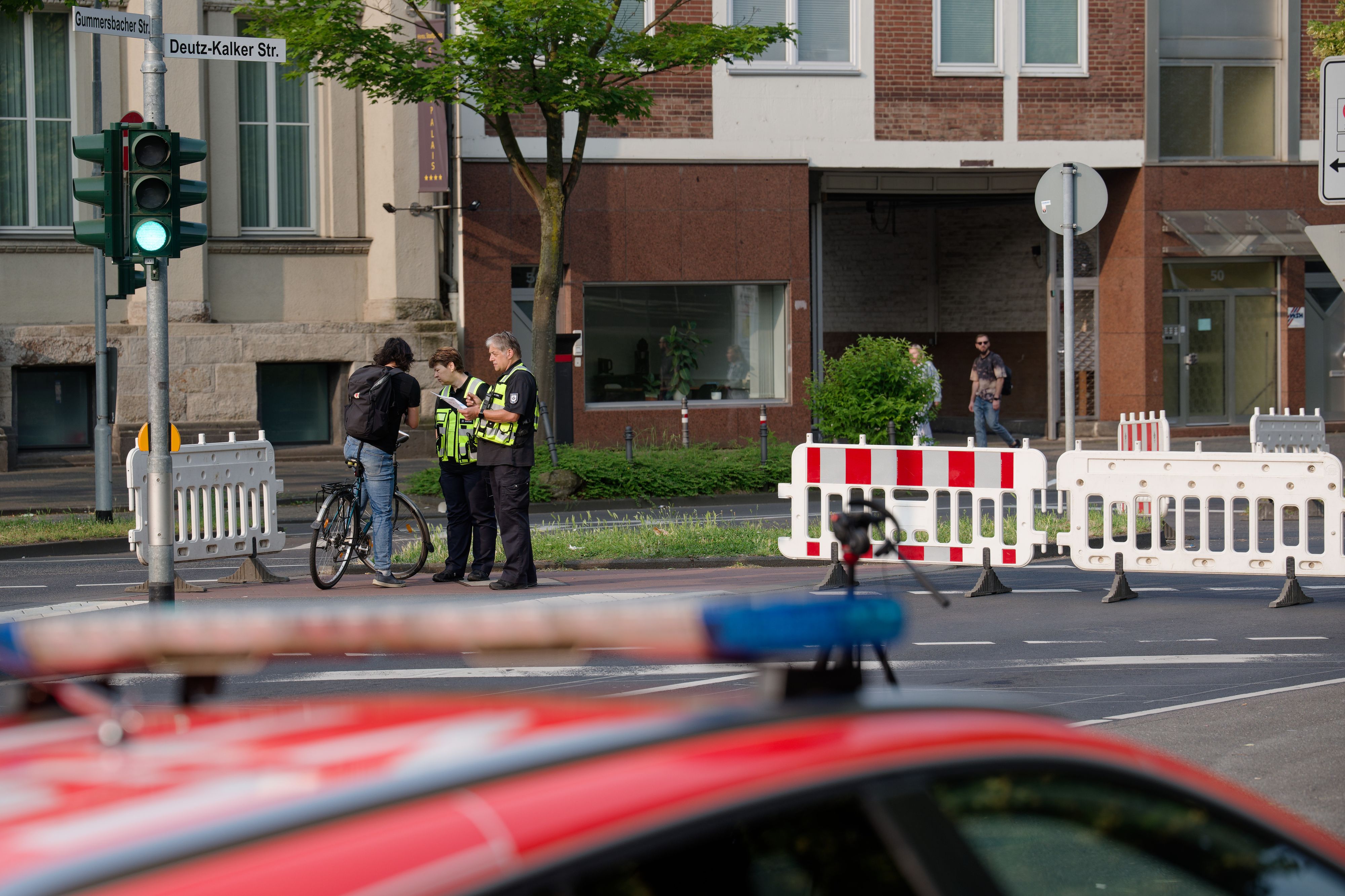 Die Polizei evakuiert mehr als 20.000 Menschen.