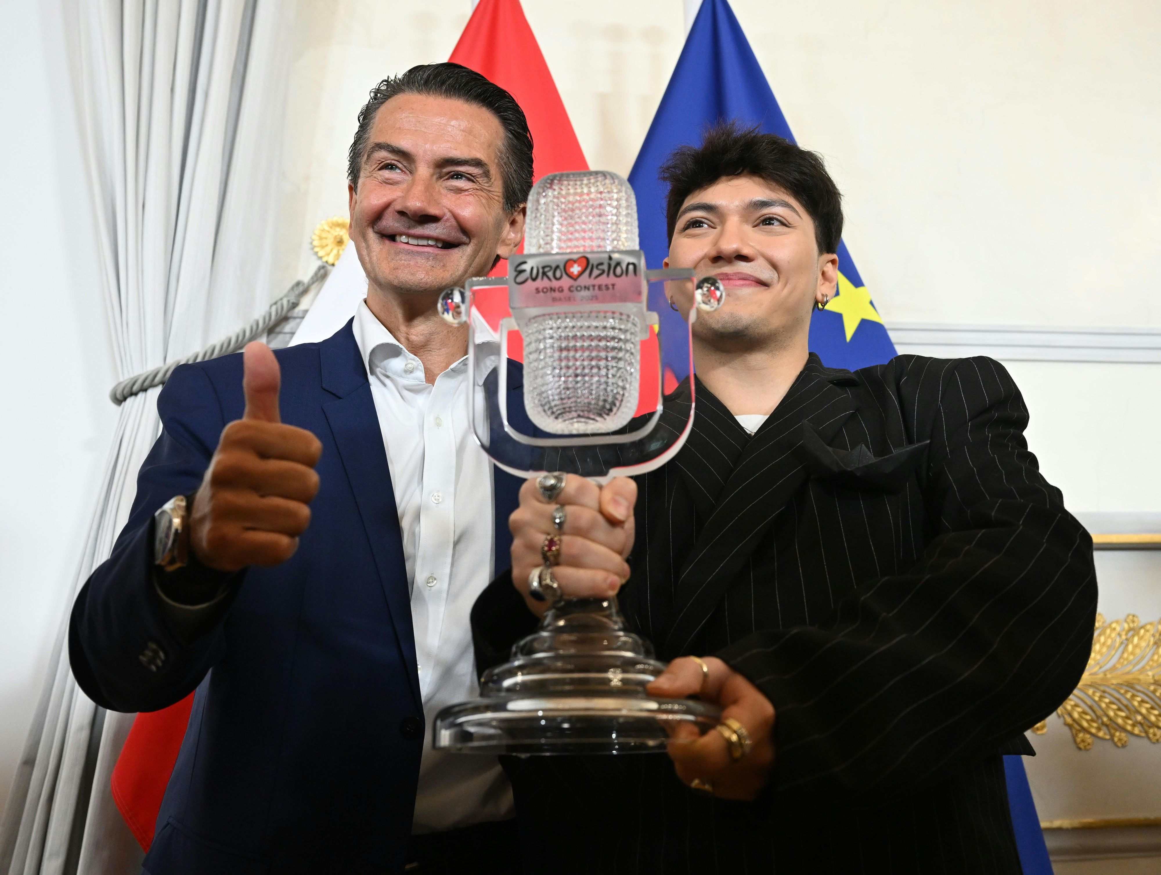 ORF-Generaldirektor Roland Weißmann und ESC-Sieger JJ im Rahmen eines Empfanges im Bundeskanzleramt in Wien.