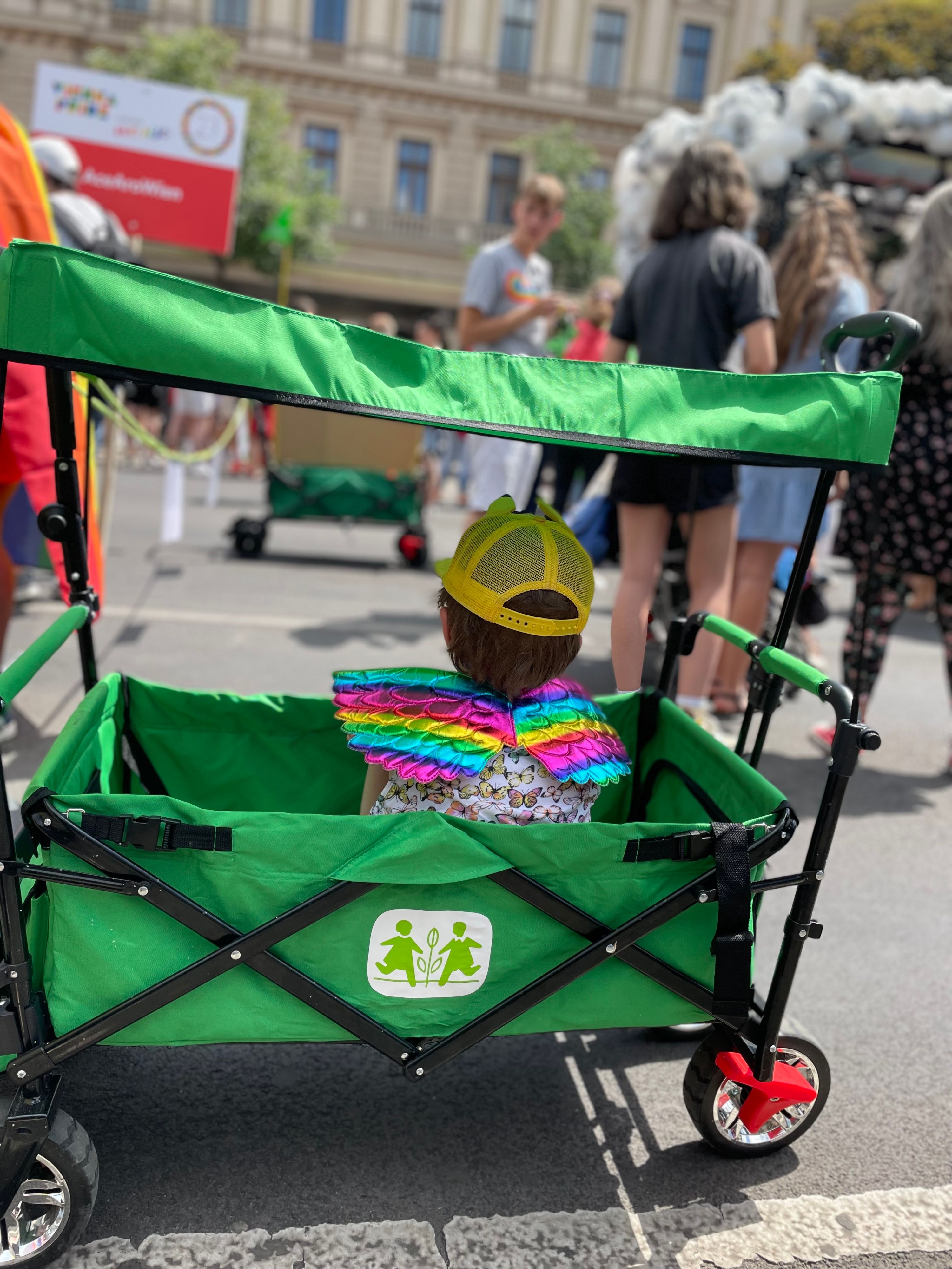 Platz für Kinder auf der Pride. Das SOS-Kinderdorf setzt für die queere Jugend ein.