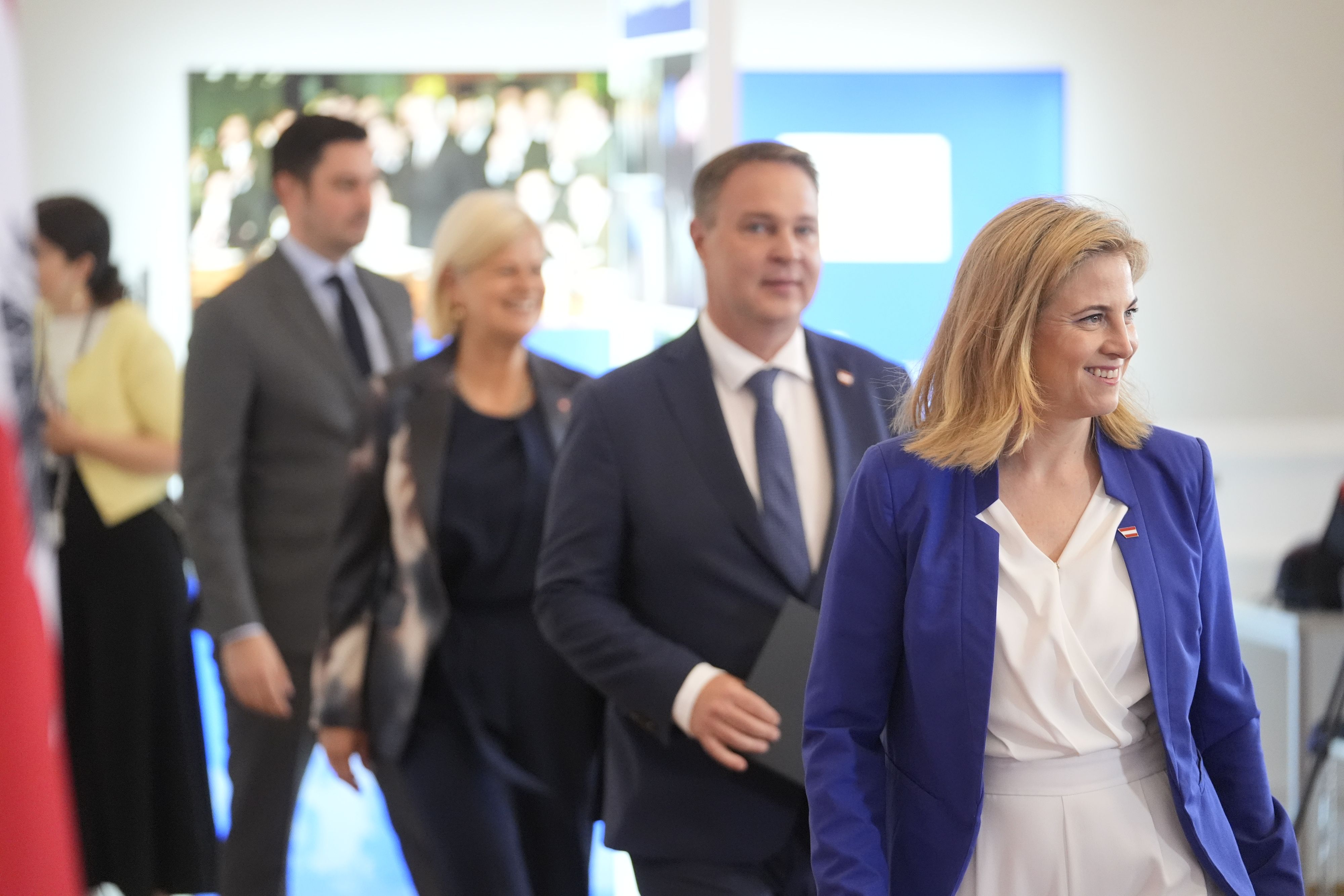 Die Regierung will sich klar für eine regelbasierte, friedensorientierte Weltordnung einsetzen.