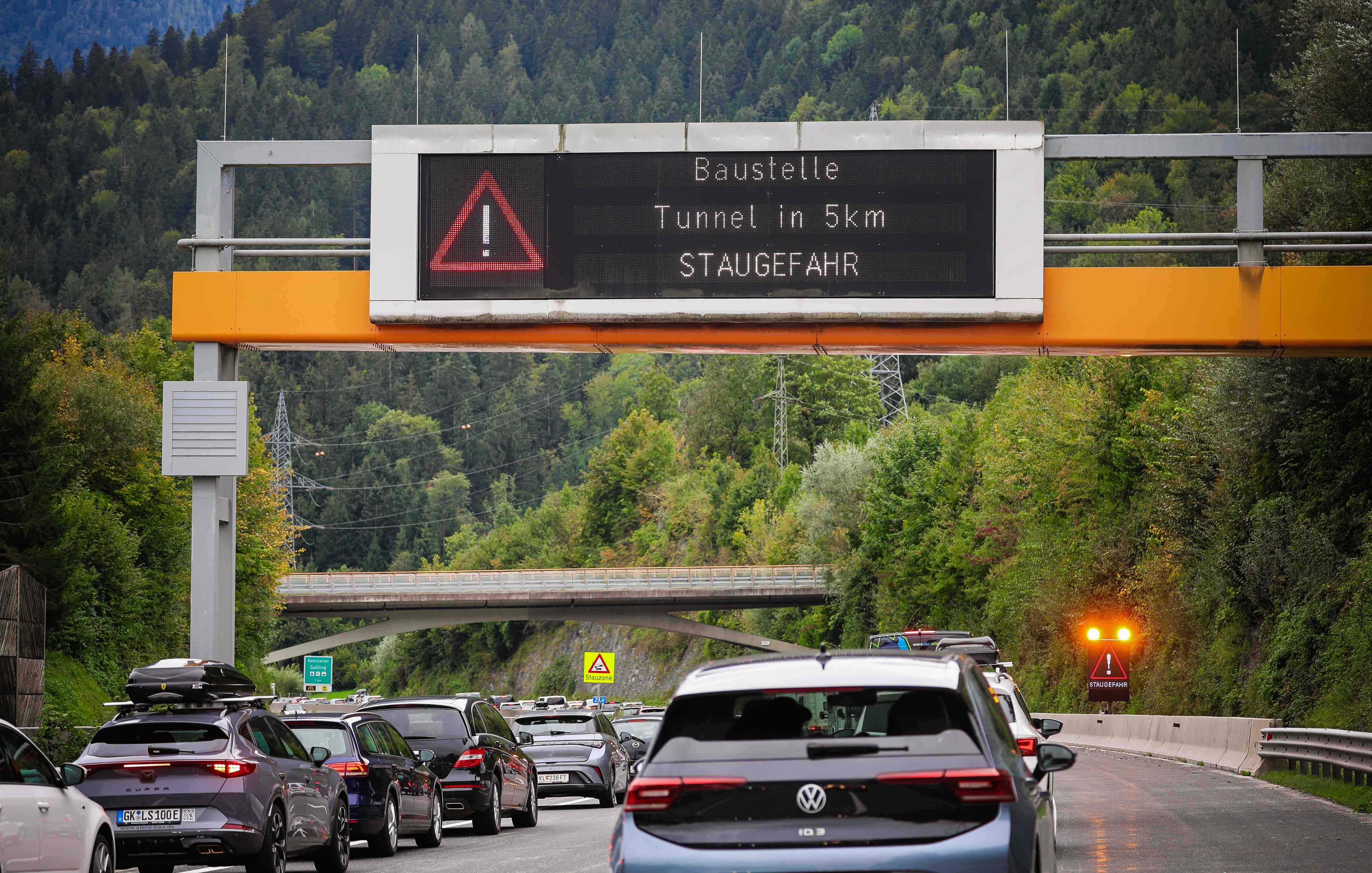 Es wird mit viel Stau über Pfingsten gerechnet. (Symbolbild)