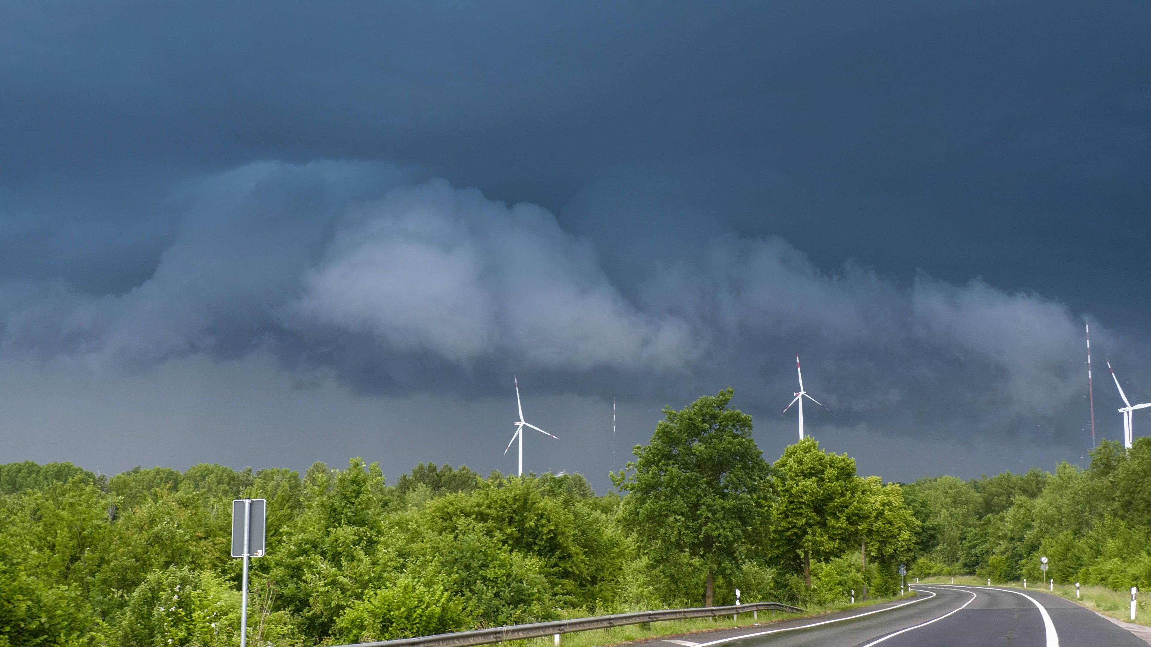 Wetter-Experten warnen vor schweren Unwettern.